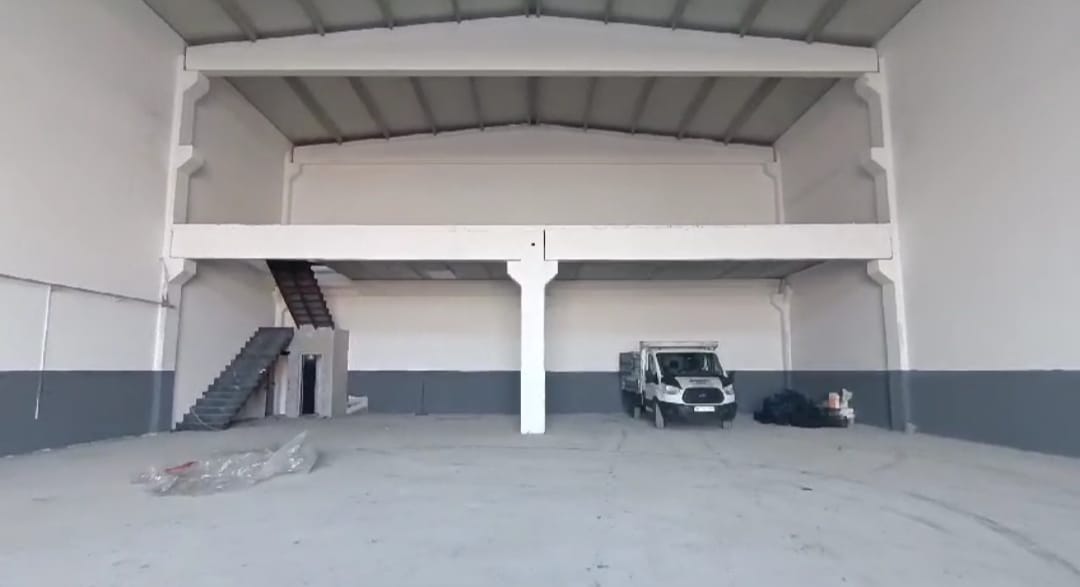 İMALATÇILAR SİTESİ'NDE  SATILIK 500 m2 DÜKKAN