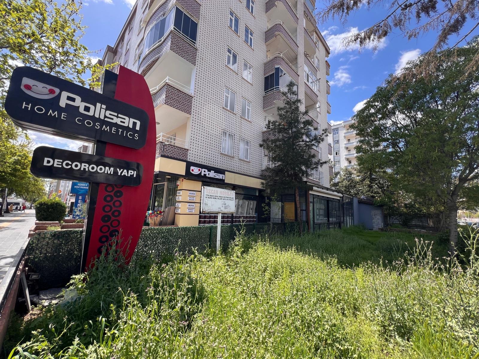 KAYAPINAR BELEDİYESİ KARŞISINDA CADDE ÜZERİ İŞLEK YERDE SATILIK KÖŞE DÜKKAN