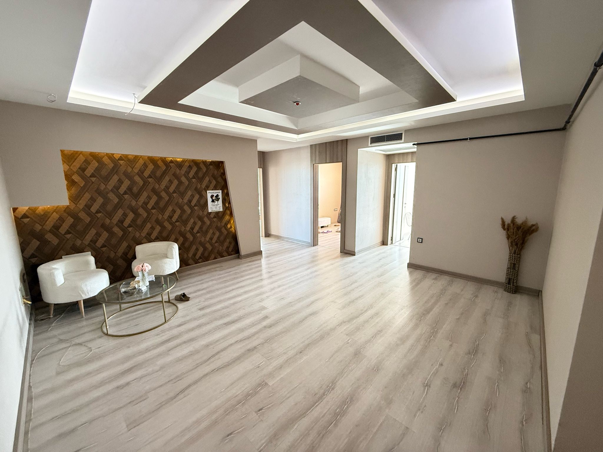DÜNYA KAVŞAĞINDA 2+1 KİRALIK OFİS