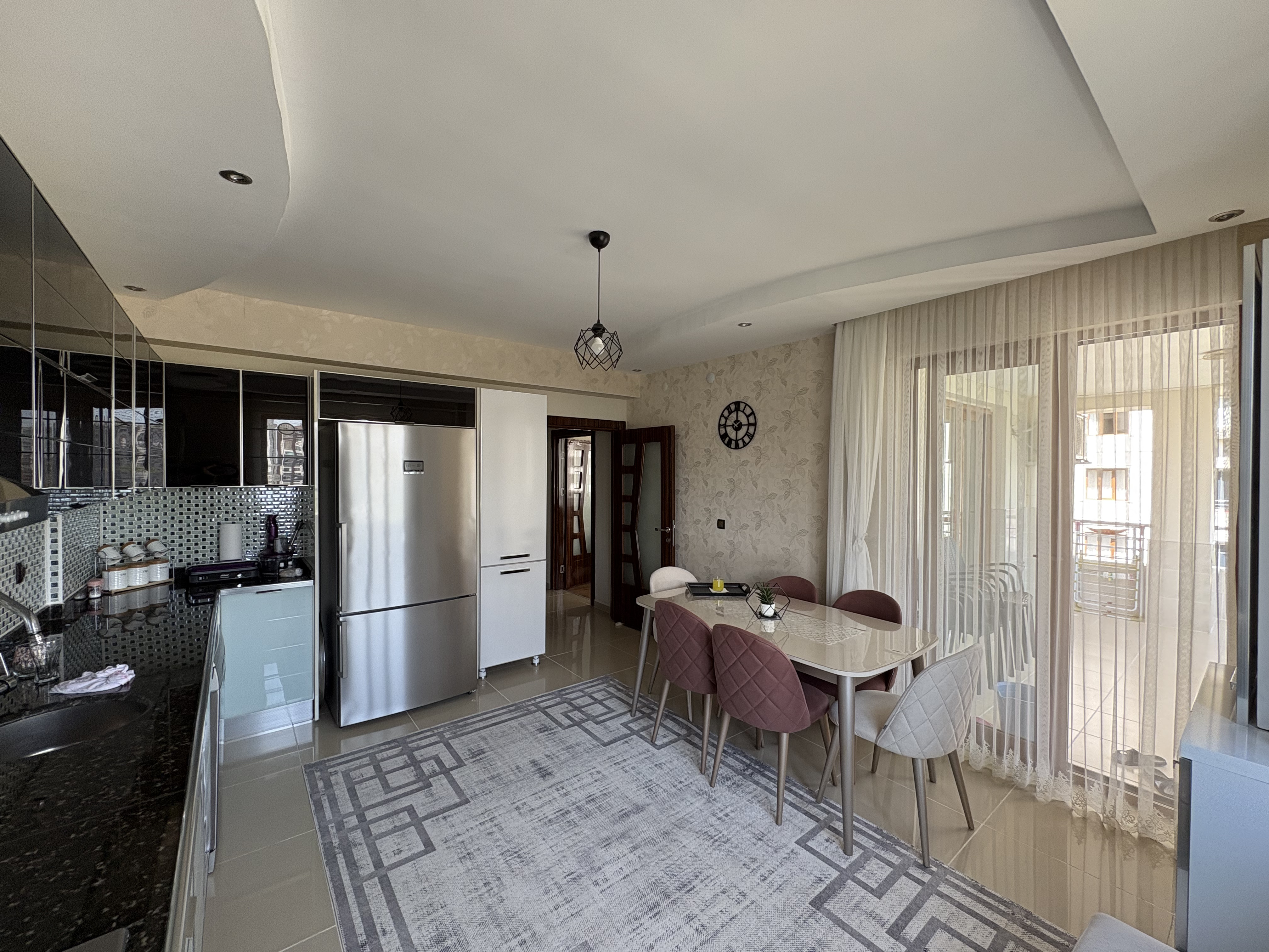 TEKEL CADDESINDE MASTFROŞ YAKININDA FERAH 4+1 FIRSAT DAİRE!