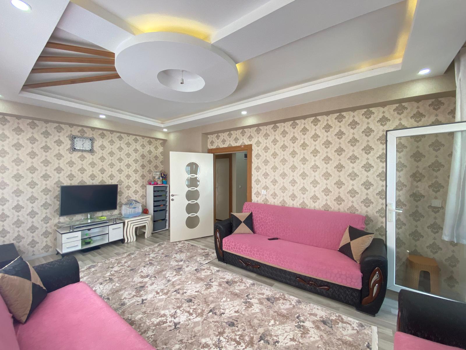 ÜÇKUYULAR REBA SİTESİNDE 2+1 BÜYÜK DAİRE