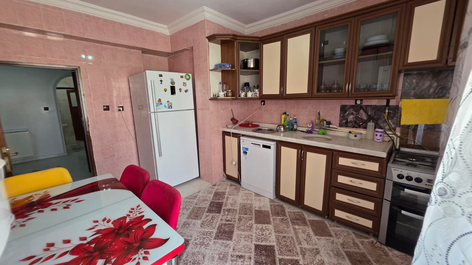 HUZUREVLERİ ANA CD. ÜZERİ 3+1 UYGUN FİYATLI DAİRE