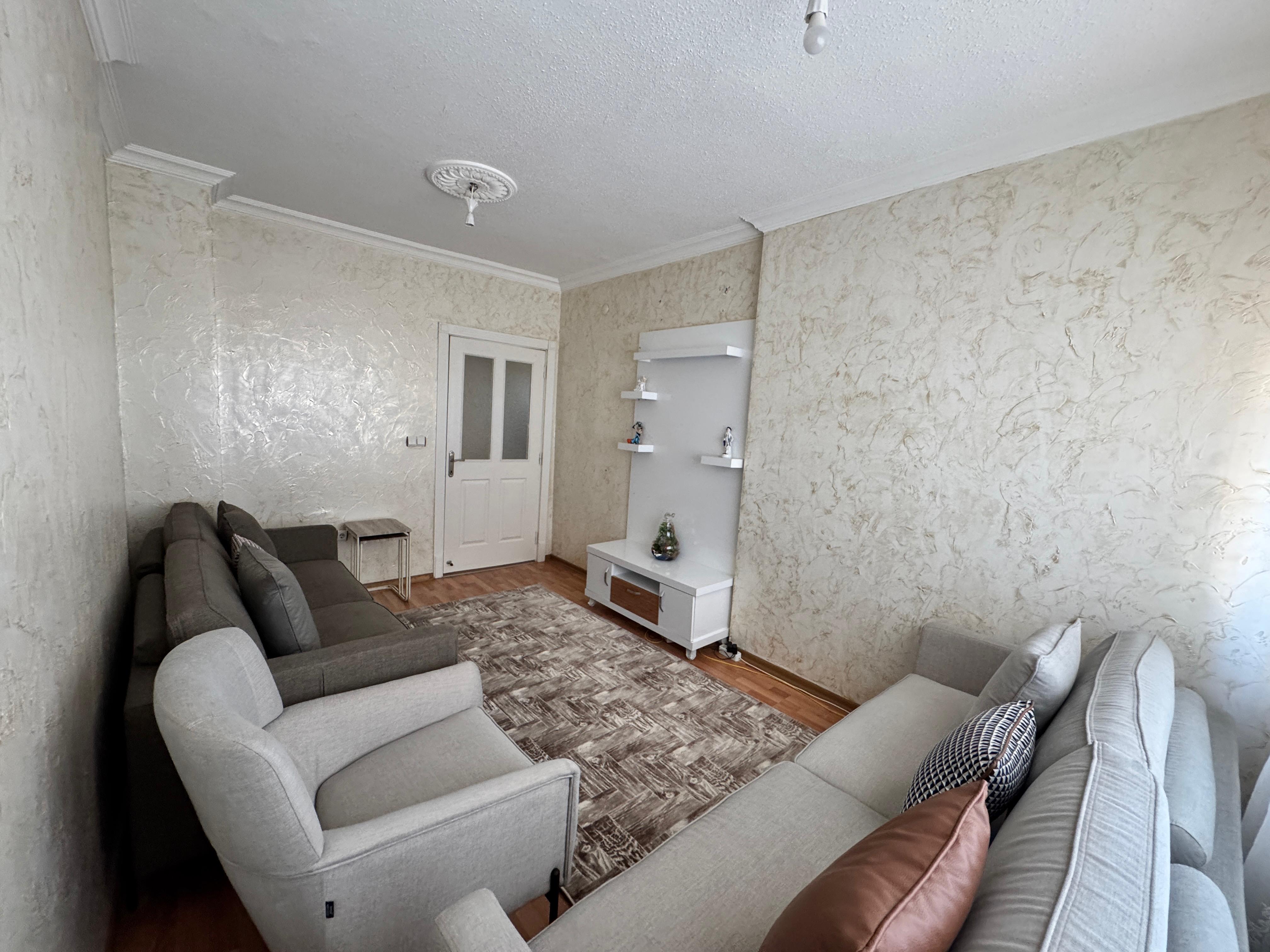 ÜÇKUYULARDA SATILIK 2+1 KELEPİR ARA KAT DAİRE