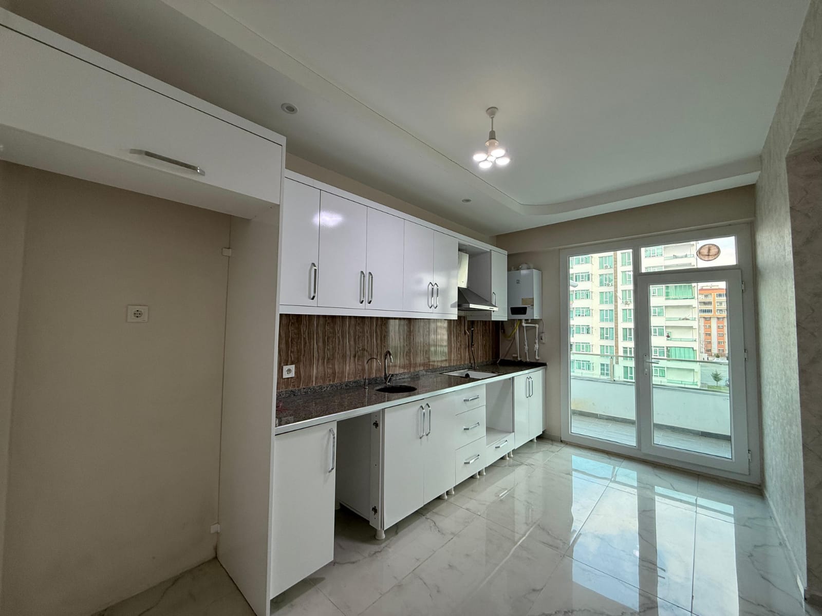 BAĞCILARDA NEWROZPARK DİBİNDE FIRSAT 3+1 DAİRE..!   