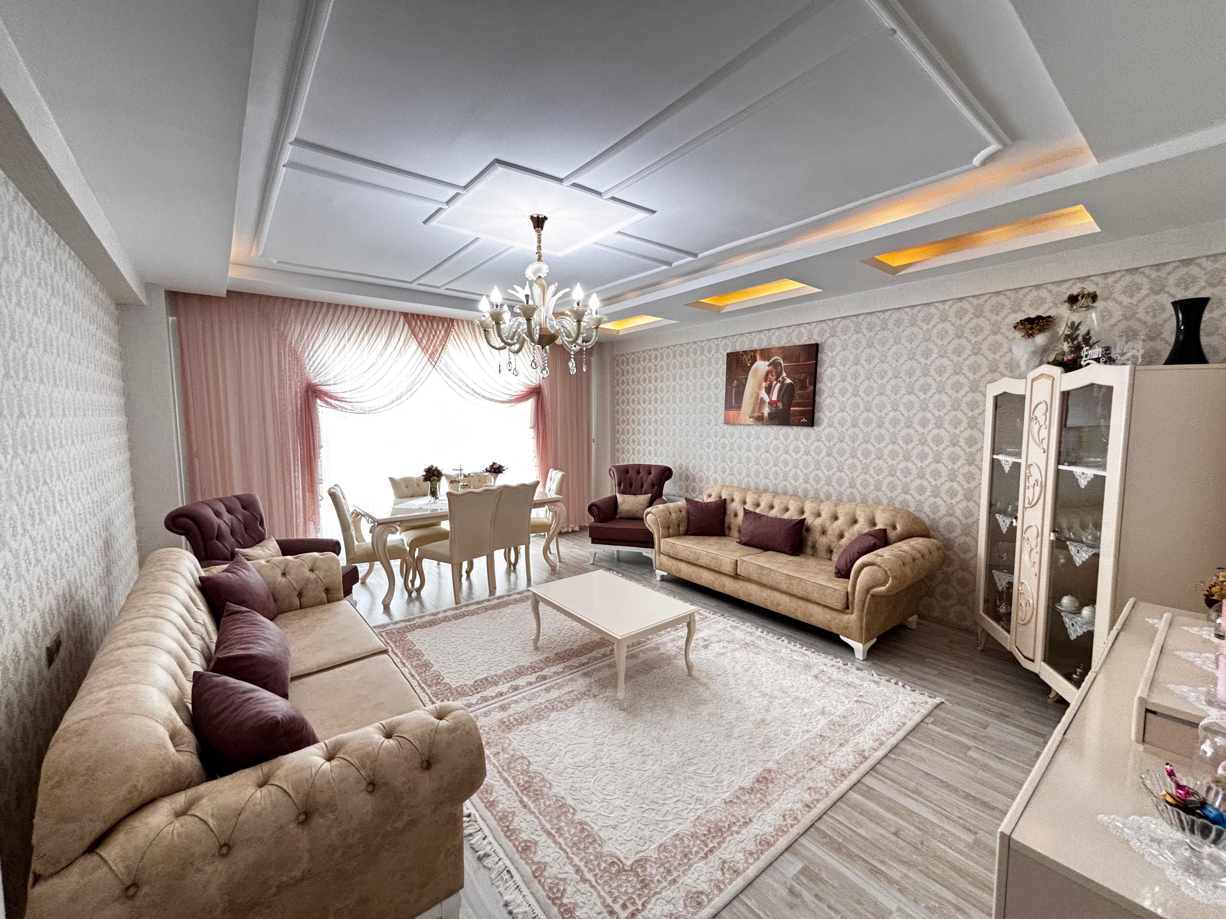 BAĞCILAR GÖLETLİ PARK MANZARALI LÜKS 3+1 DAİRE