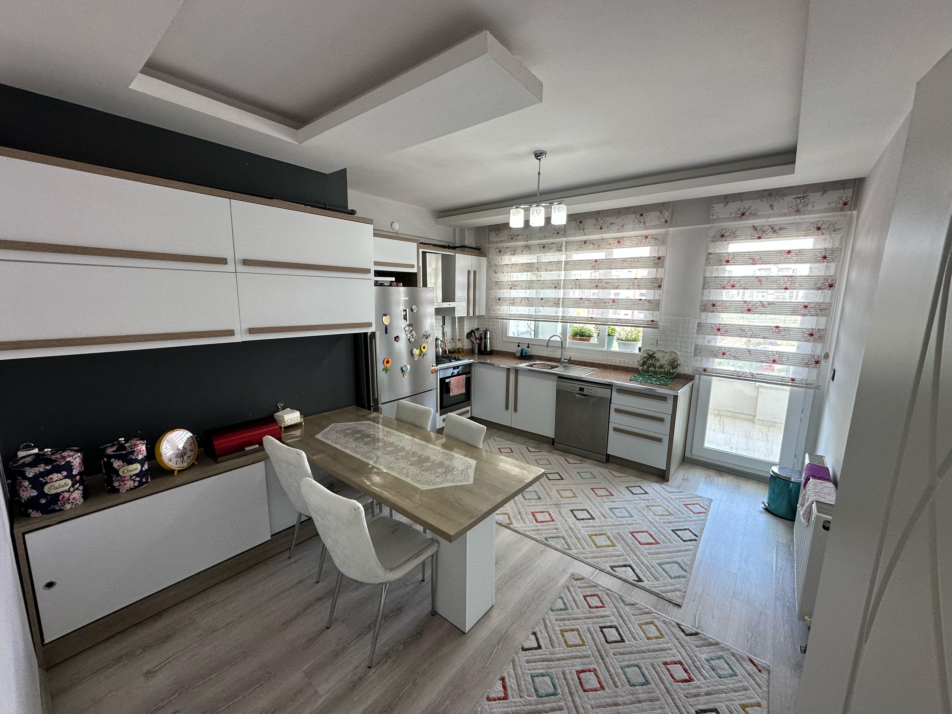 BAĞILAR NEVRUZ PARK CİVARI SATILIK 3+1 FIRSAT DAİREE