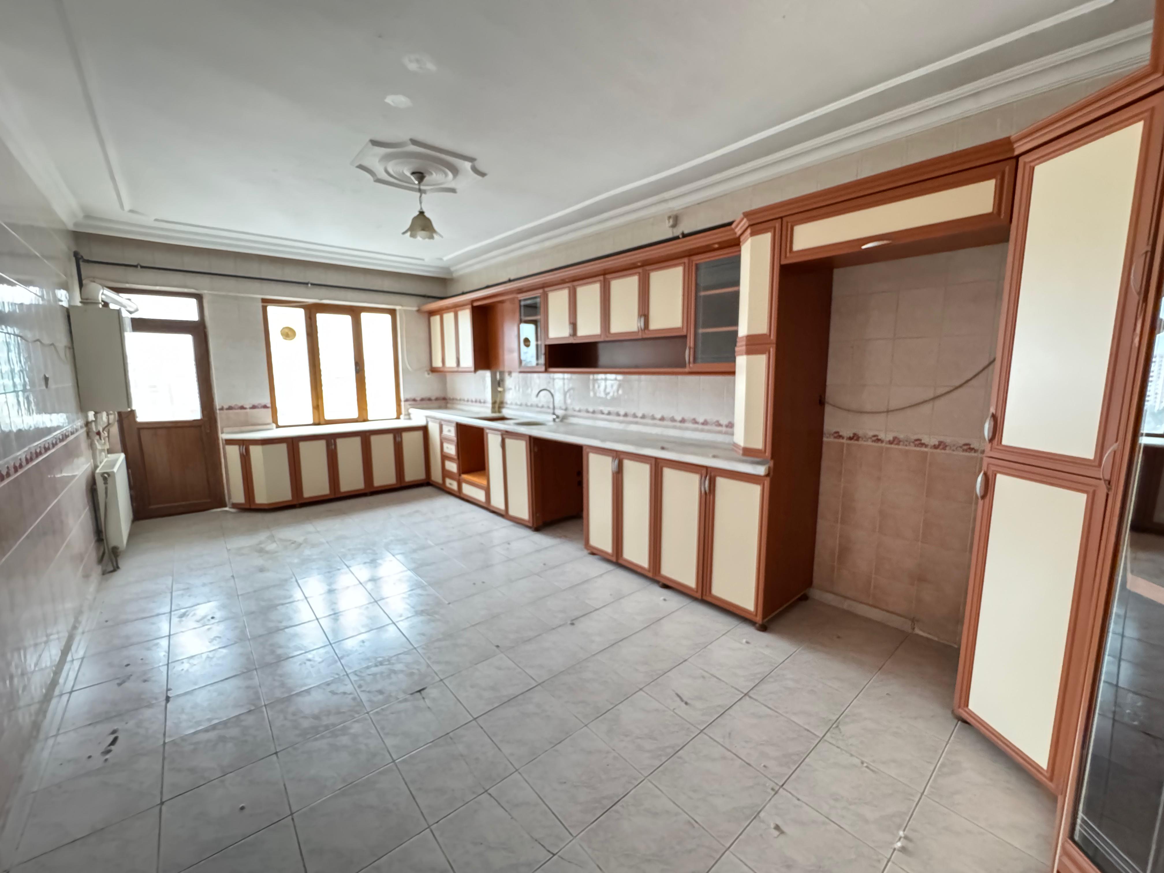 BATI HASTANESİ KARŞISINDA 4+1 ACİL SATILIK FIRSAT DAİRE