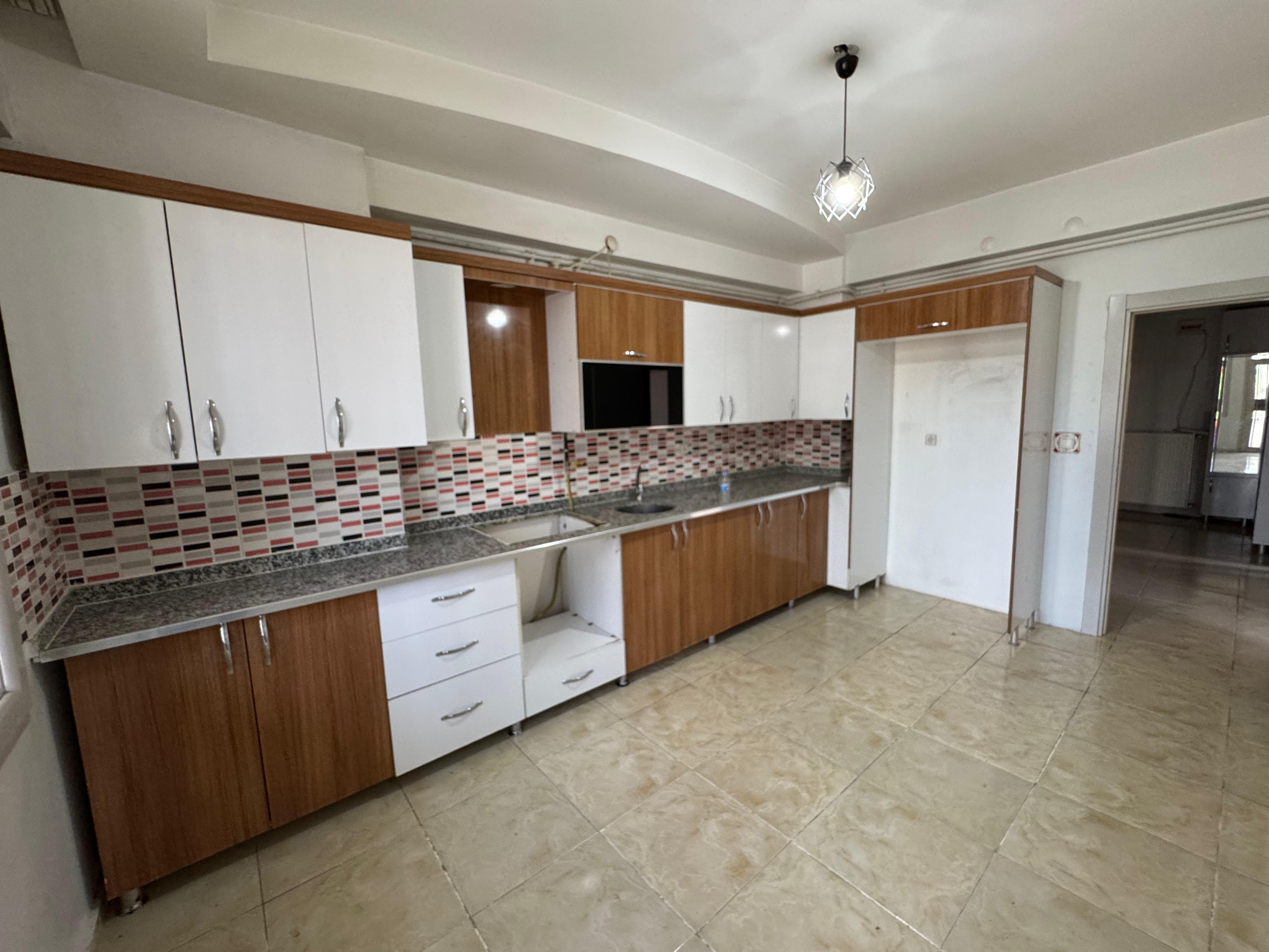 BAĞCILARDA 3+1 ACİL SATILIK  DAİRE..!