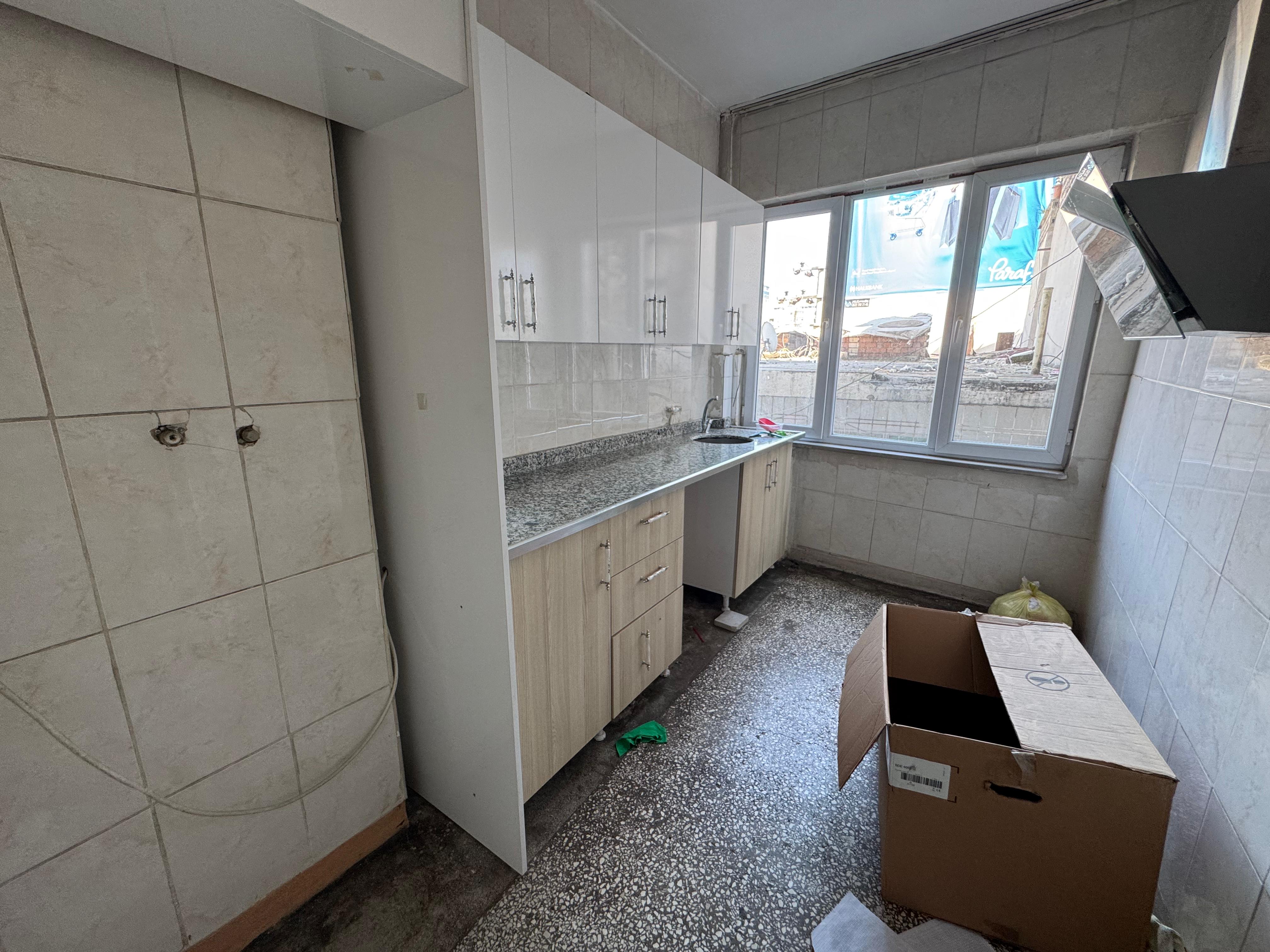 KOŞUYOLUNDA CADDEYE SIFIR 2+1 SATILIK DAİRE 