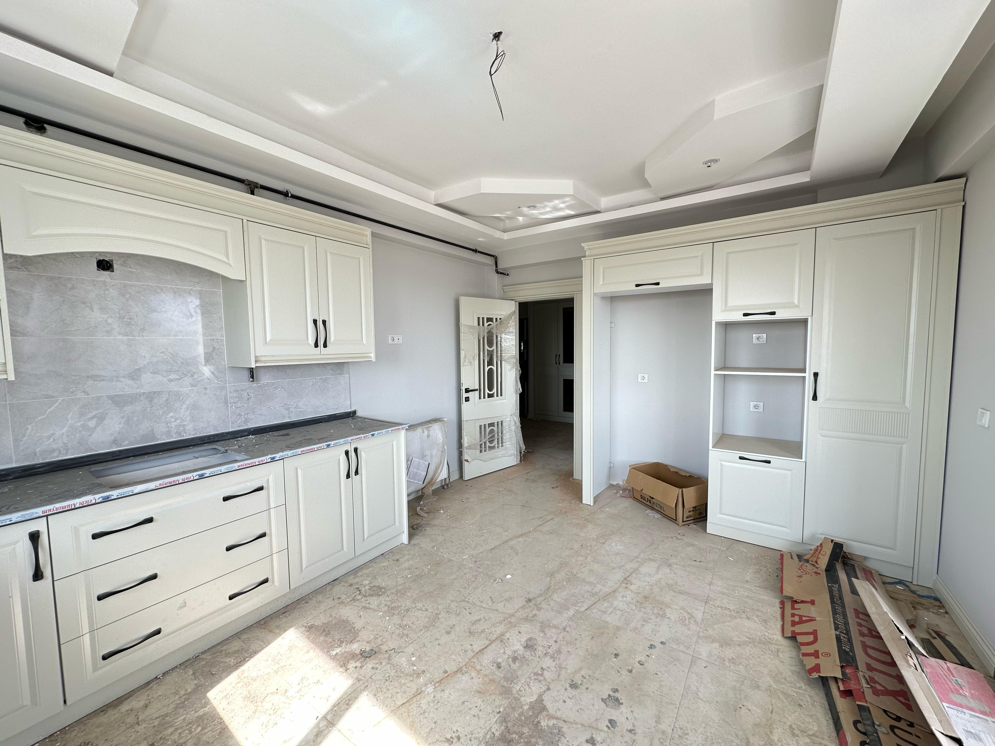 MAKROLİFE SATIYOR ADLİ TIP ARKASI 4+1 UYGUN FİYATLI FIRSAT DAİRE 
