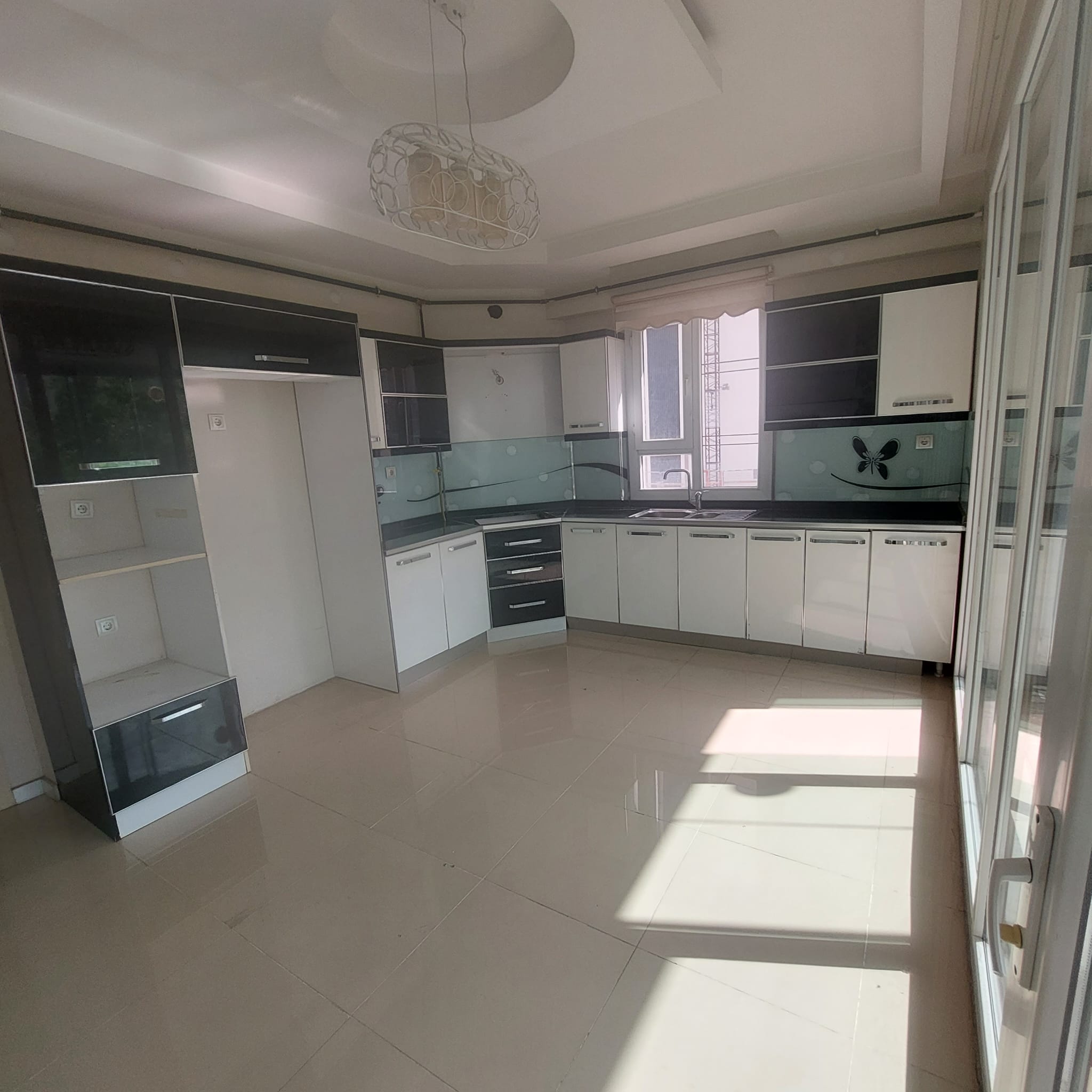 50'LİK YOL İLE 75 CADDE ARASINDA KİRALIK 3+1 FIRSAT LÜX DAİRE