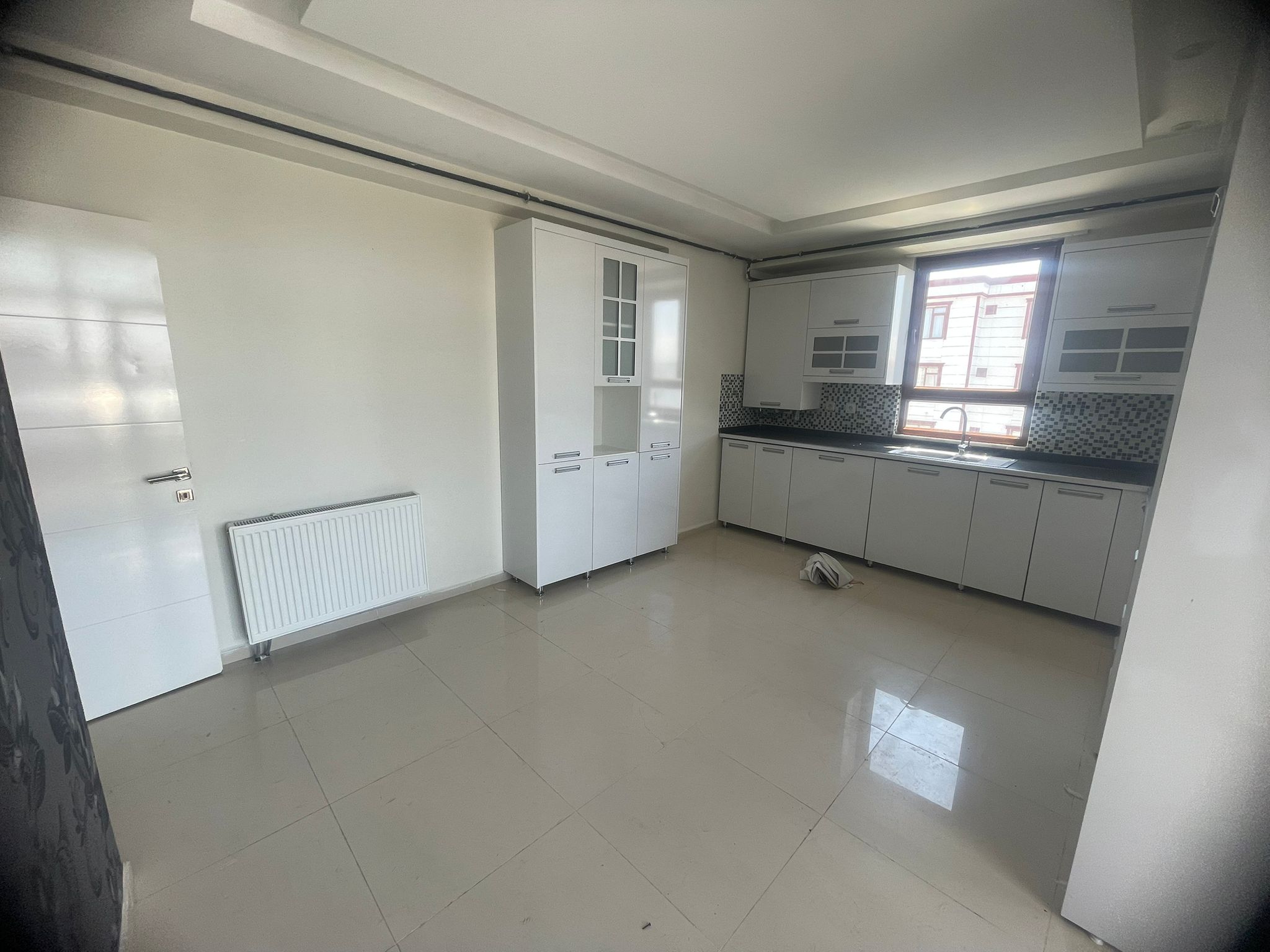 RADİSON OTEL ARKASINDA 4+1 ACİL SATILK DAİRE 