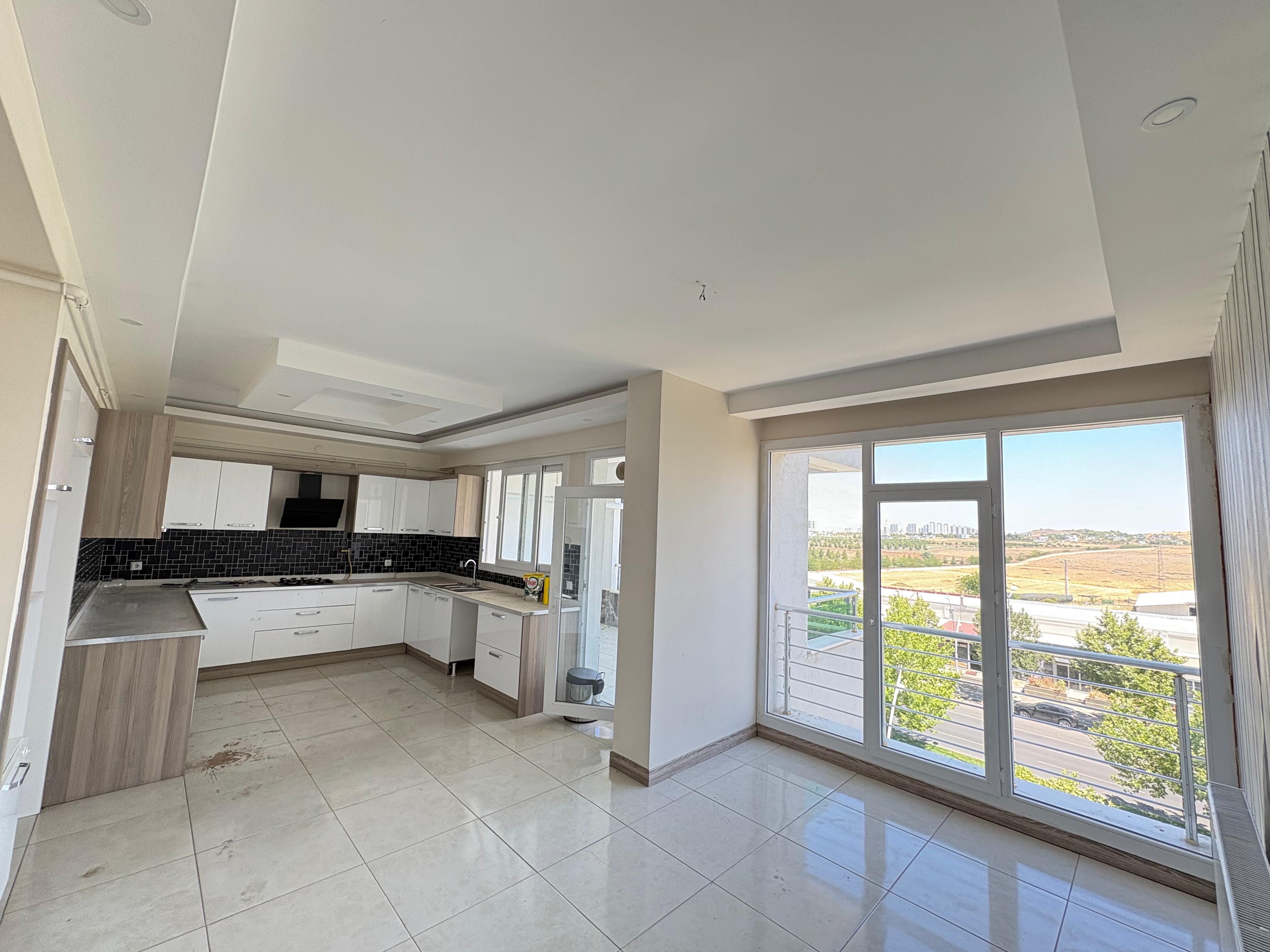 STADYUM YOLU ÜZERİ 4,5+1 HAVUZLU LÜKS DAİRE 