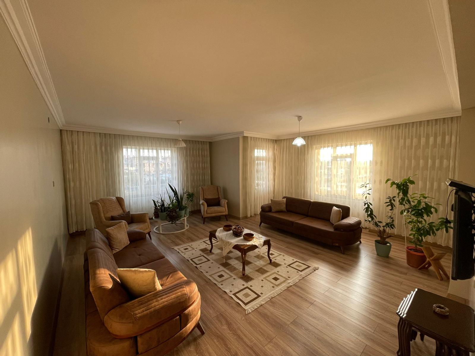 URFA YOLU ÜZERİ MÜKEMMEL KONUMDA SATILIK 3+1 FIRSAT DAİRE!!