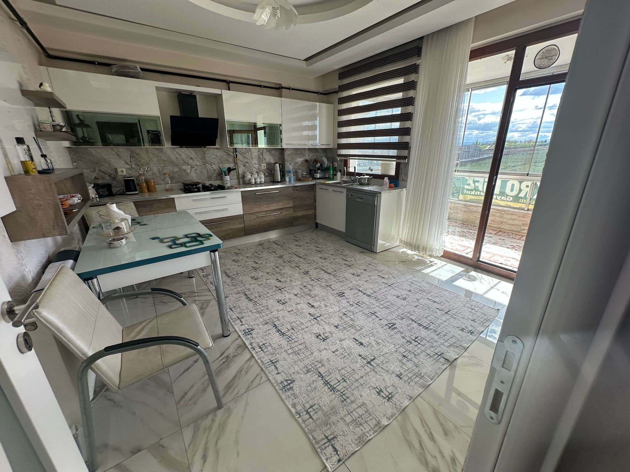 ŞEHİR HASTANESİ KARŞISI CADDE ÜSTÜ ULTRA LÜX 4+1