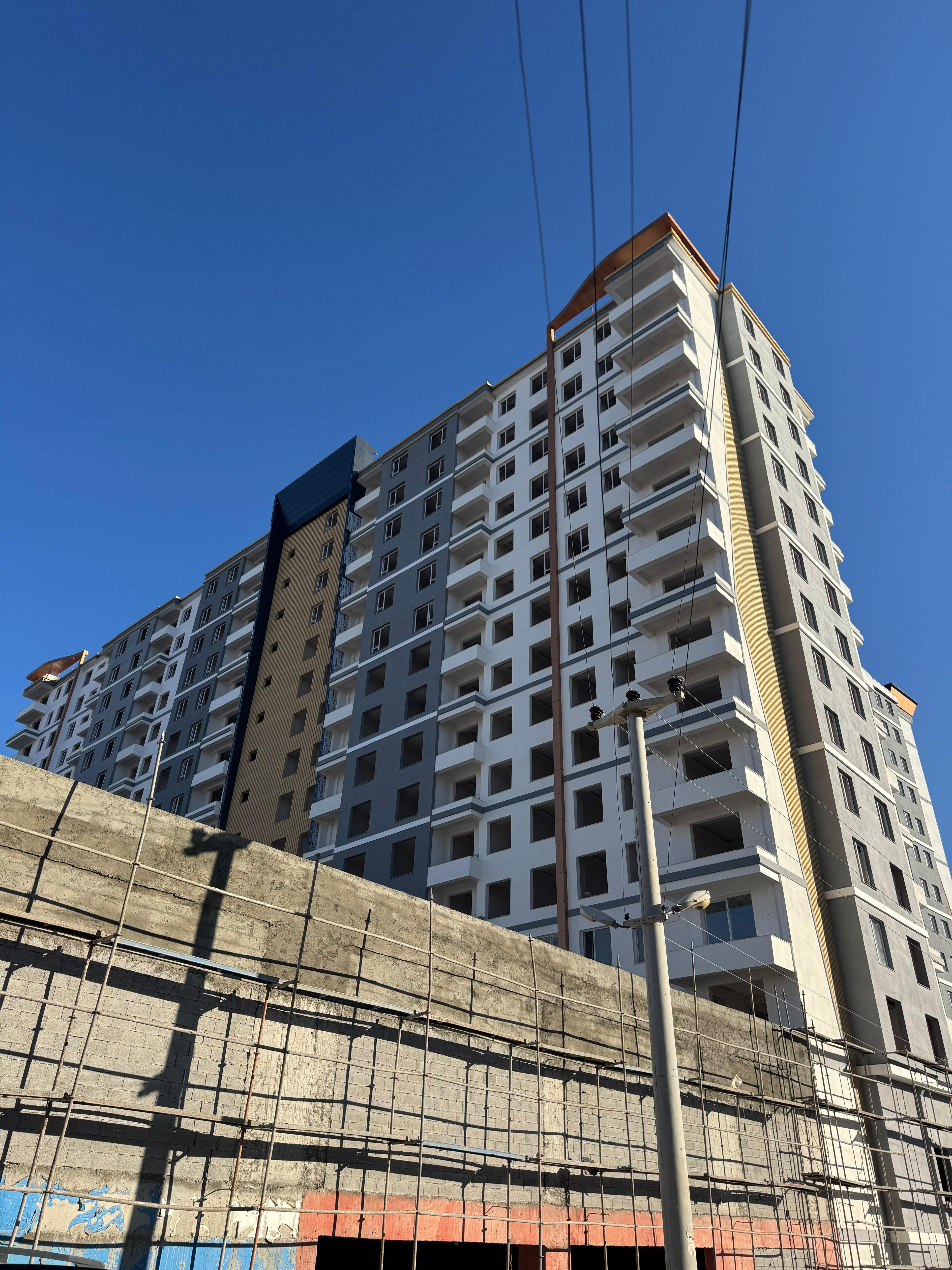 URFA YOLU UZERINDE AMAZON MEDA YAPIDA EN GUZEL BLOK VE CEPHEDE BUYUK TIP 2+1 FIRSAT DAIRE!!!