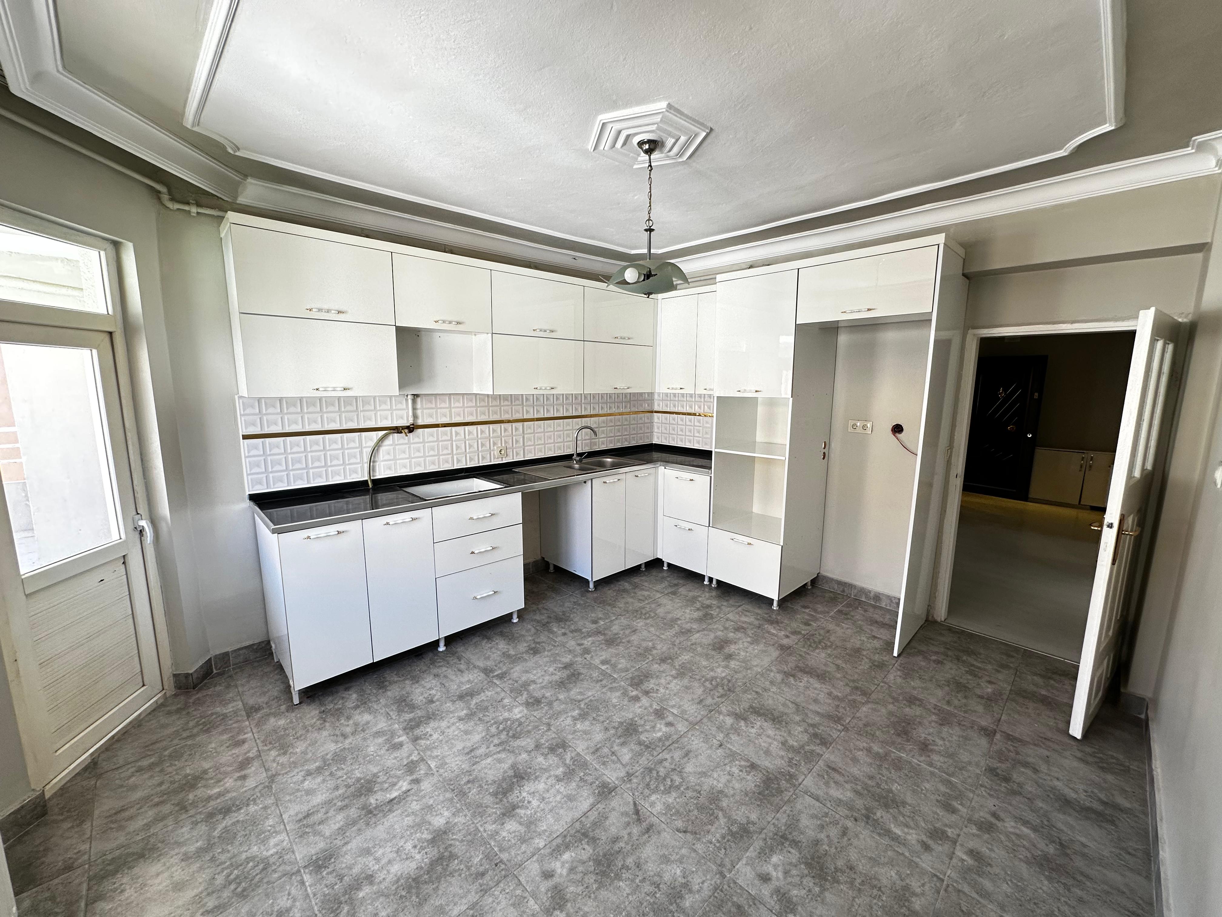 MUSA ANTER CADDESİ ÜZERİNDE SATILIK 3+1 BOŞ DAİRE