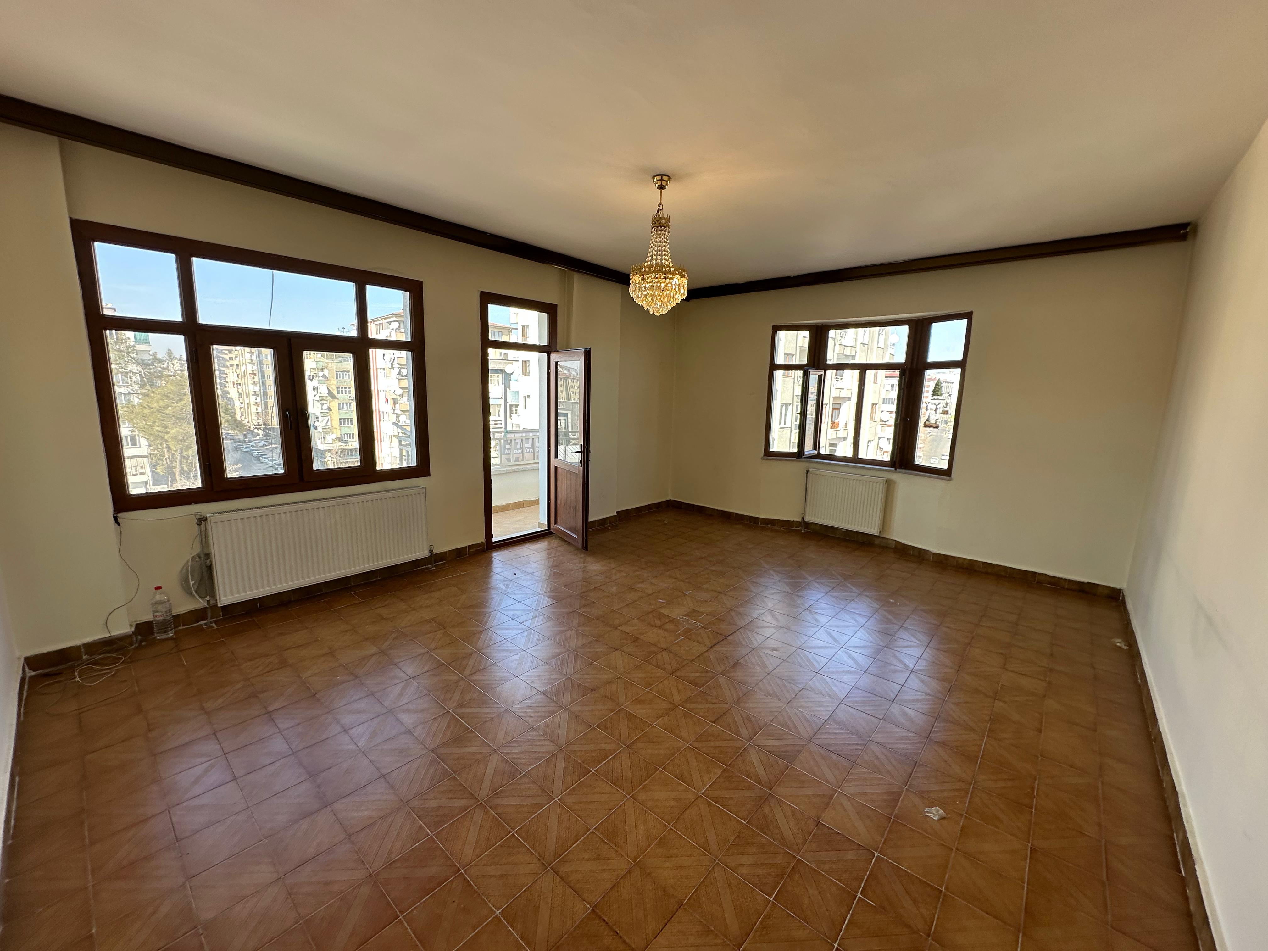 MAKRO LİFE GAYRİMENKULDEN SEZAİ KARAKOÇ KONGRE MERKEZİ ARKASI SATILIK DAİRE        