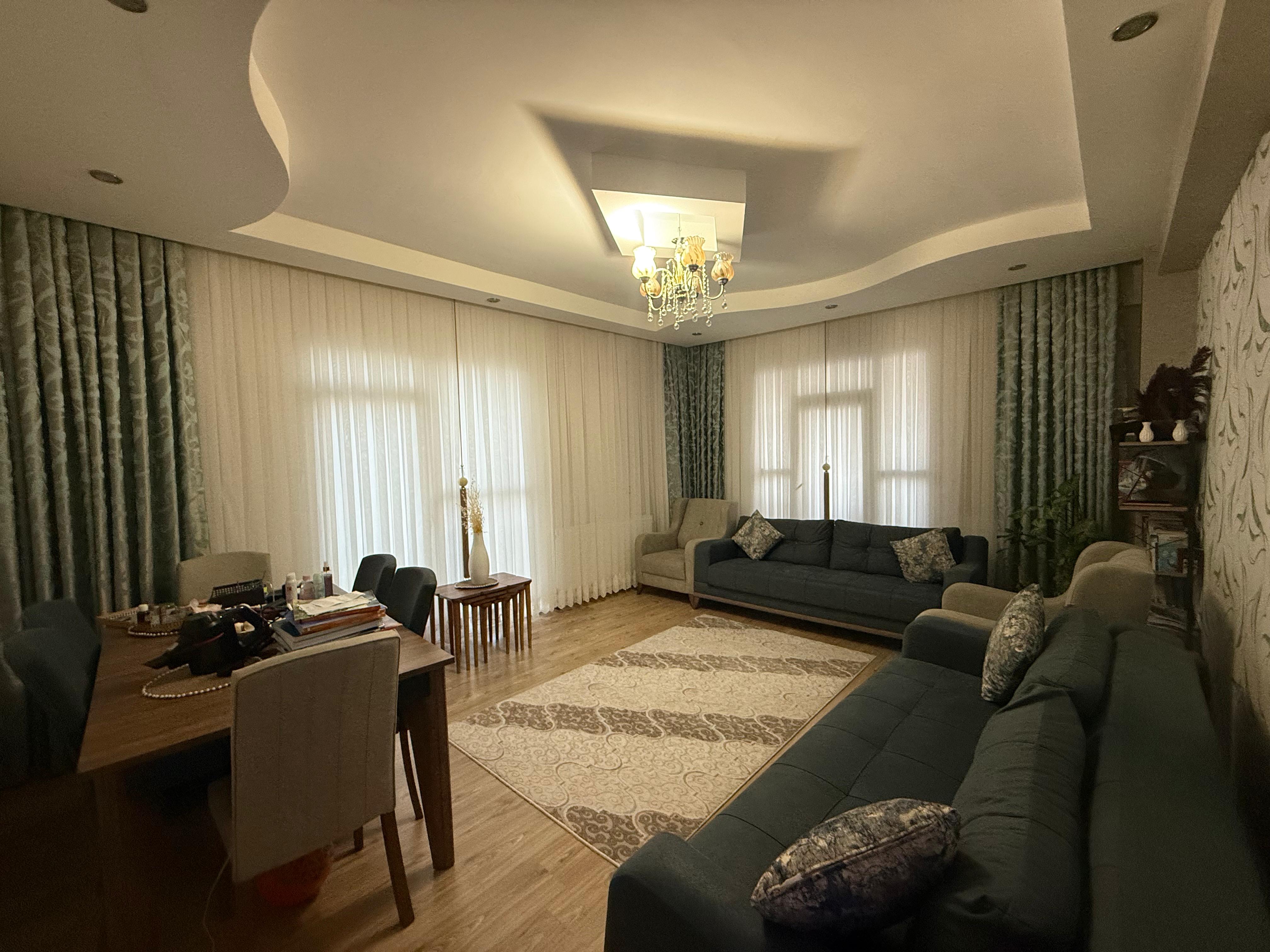 BAĞCILAR AHMET KAYA CADDESİNDE BAKIMLI SATILIK 3+1 DAİRE