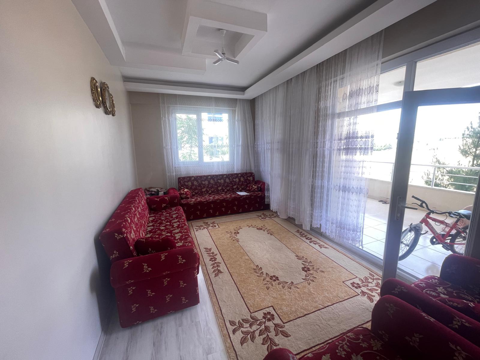 AHMET KAYA CADDESİNDE EMSALLERİN ALTINDA SATILIK 2+1 DAİRE
