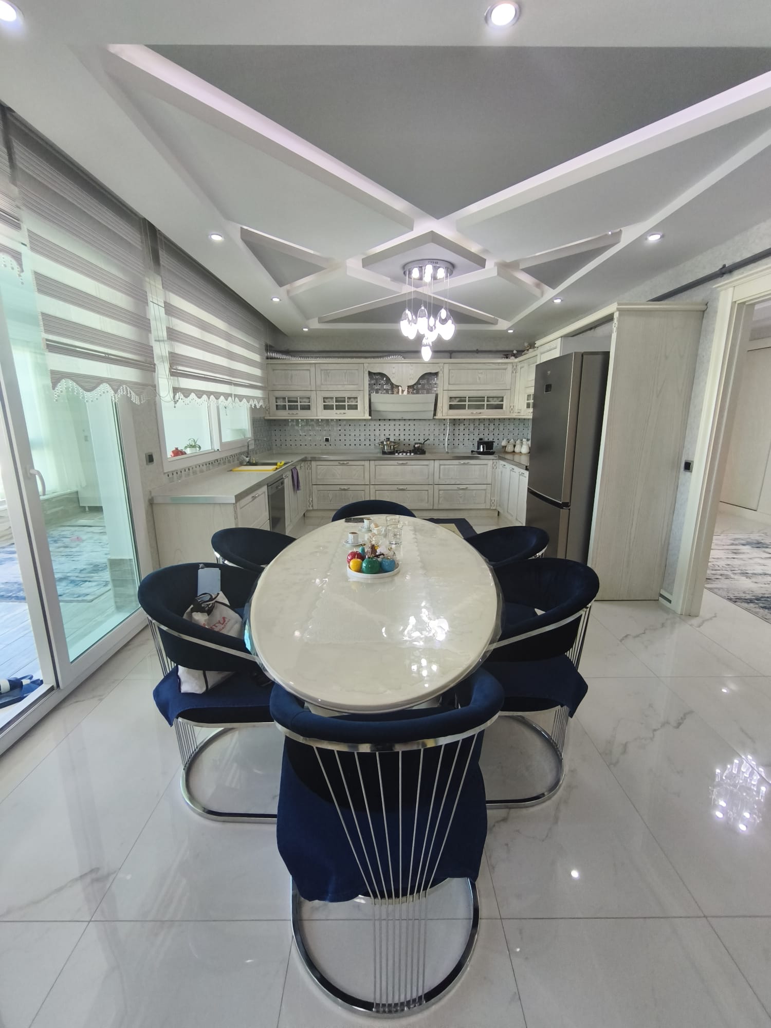 50 METRELİK YOLA SIFIR 4,5+1 ULTRA LÜX DAİRE 