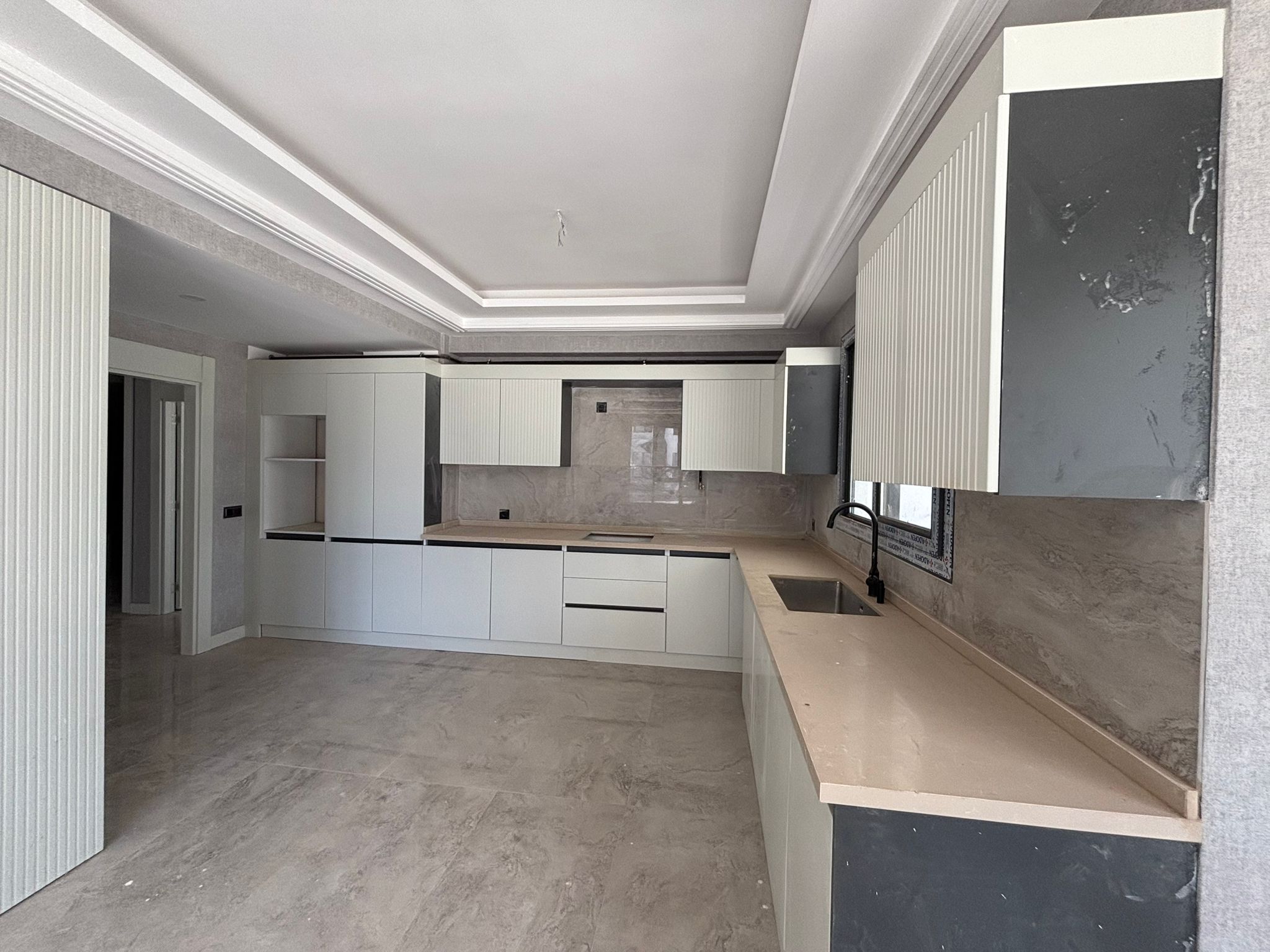 MAKRO LİFE YENİ CEZAEVİ KARŞISI YATAY MİMARİ YERDEN ISITMALI 3,5+1 DAİRE SATIYOR 