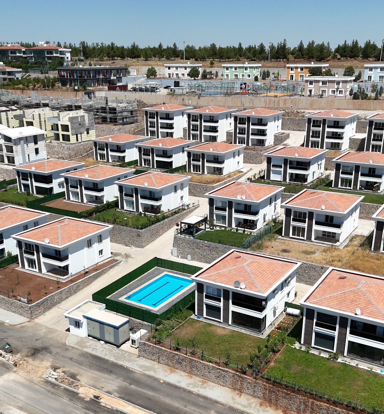  MAKRO LİFE GAYRİMENKUL'DEN SATILIK ŞEHİR MERKEZİ'NDE    TRİPLEX KÖŞE VİLLA