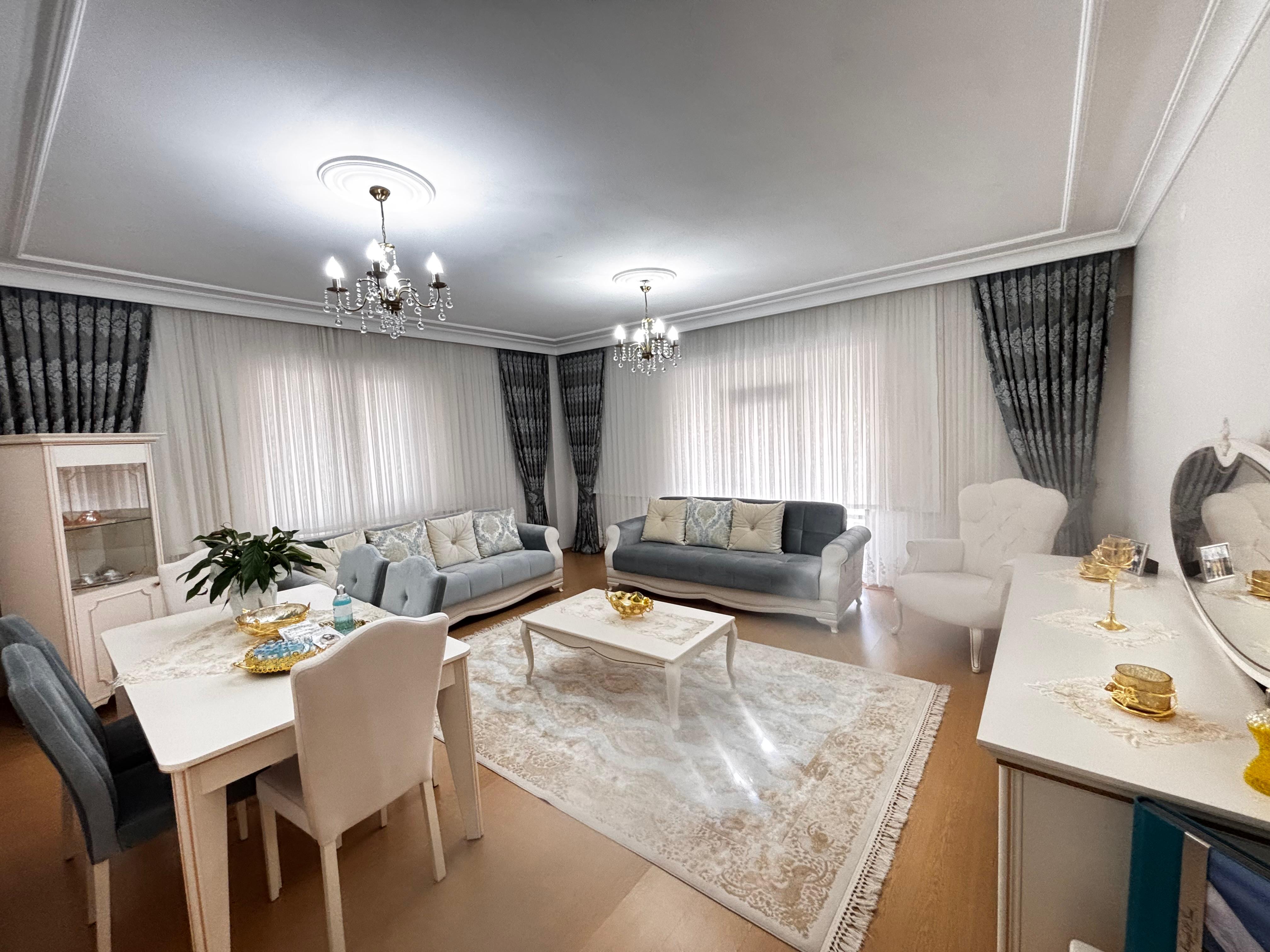 BAĞCILAR TOPTANCILAR CADDESİNDE FERAH 4+1 DAİRE