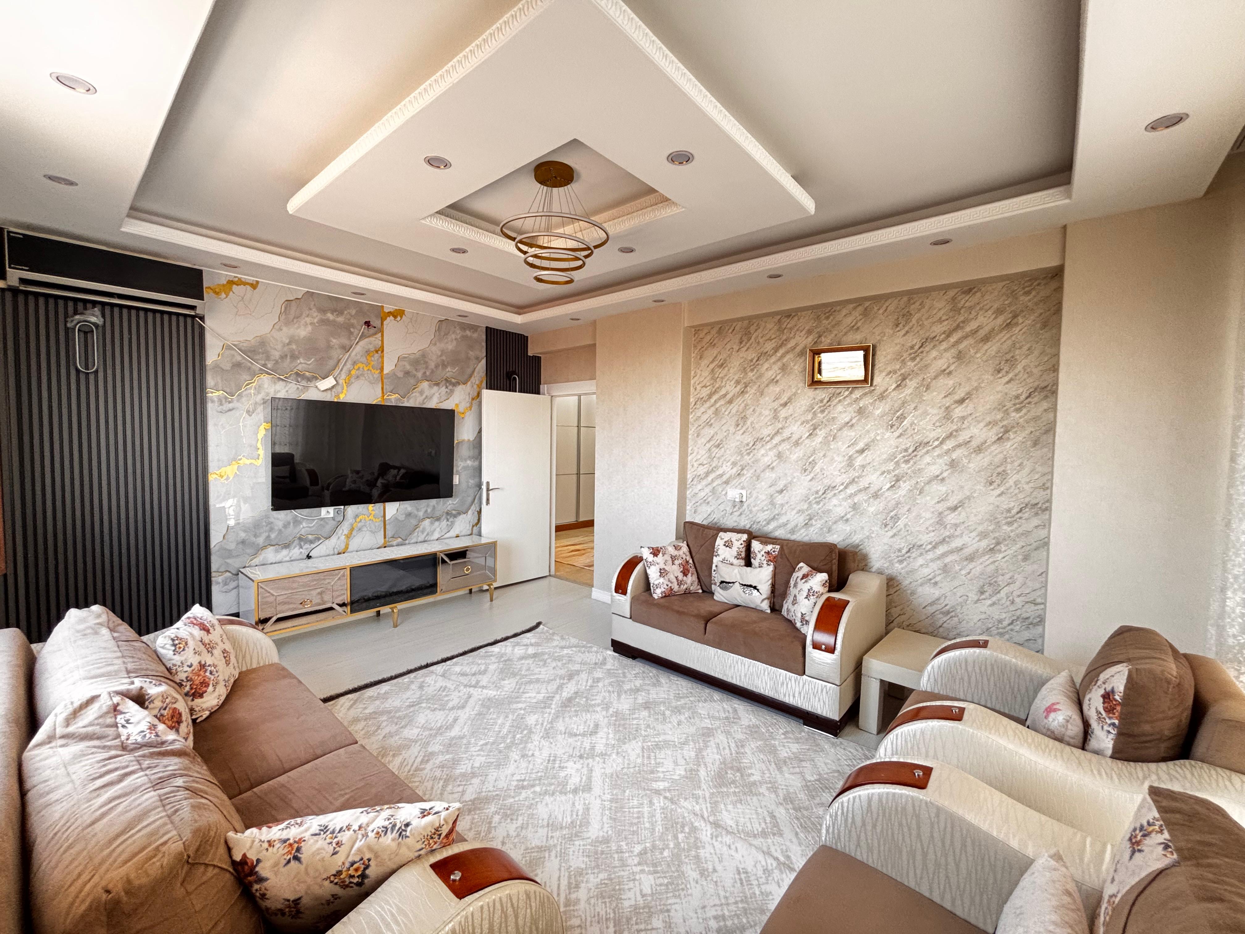 BAĞCILAR PARİS DÜĞÜN SALONU CİVARI ESKİ SİVEREK CADDESİNDE LÜKS 3+1 DAİRE