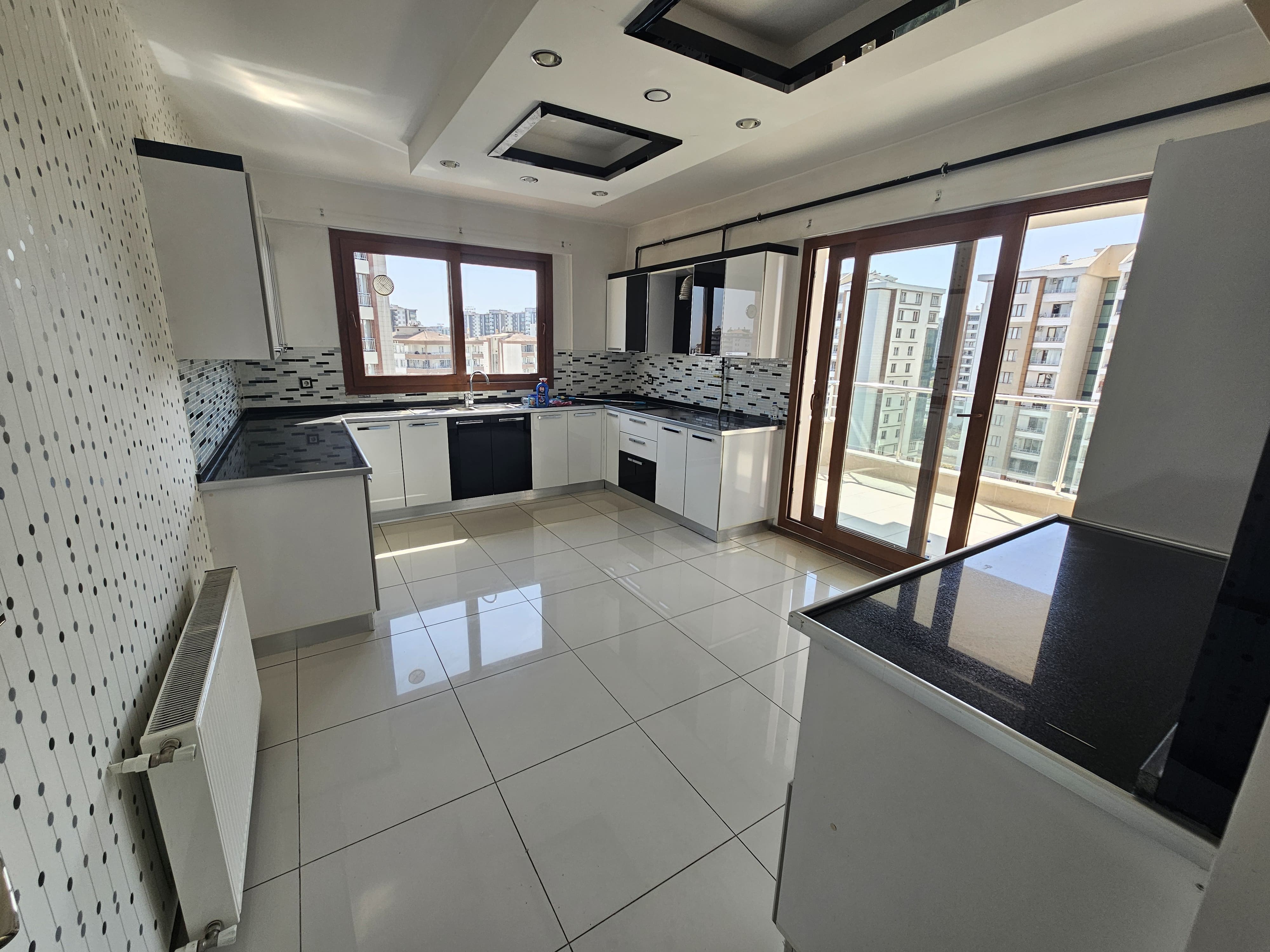 KENT MEYDANI  CİVARI 4+1 TAŞINMAYA HAZIR SATILIK FIRSAT ARA KAT DAİRE