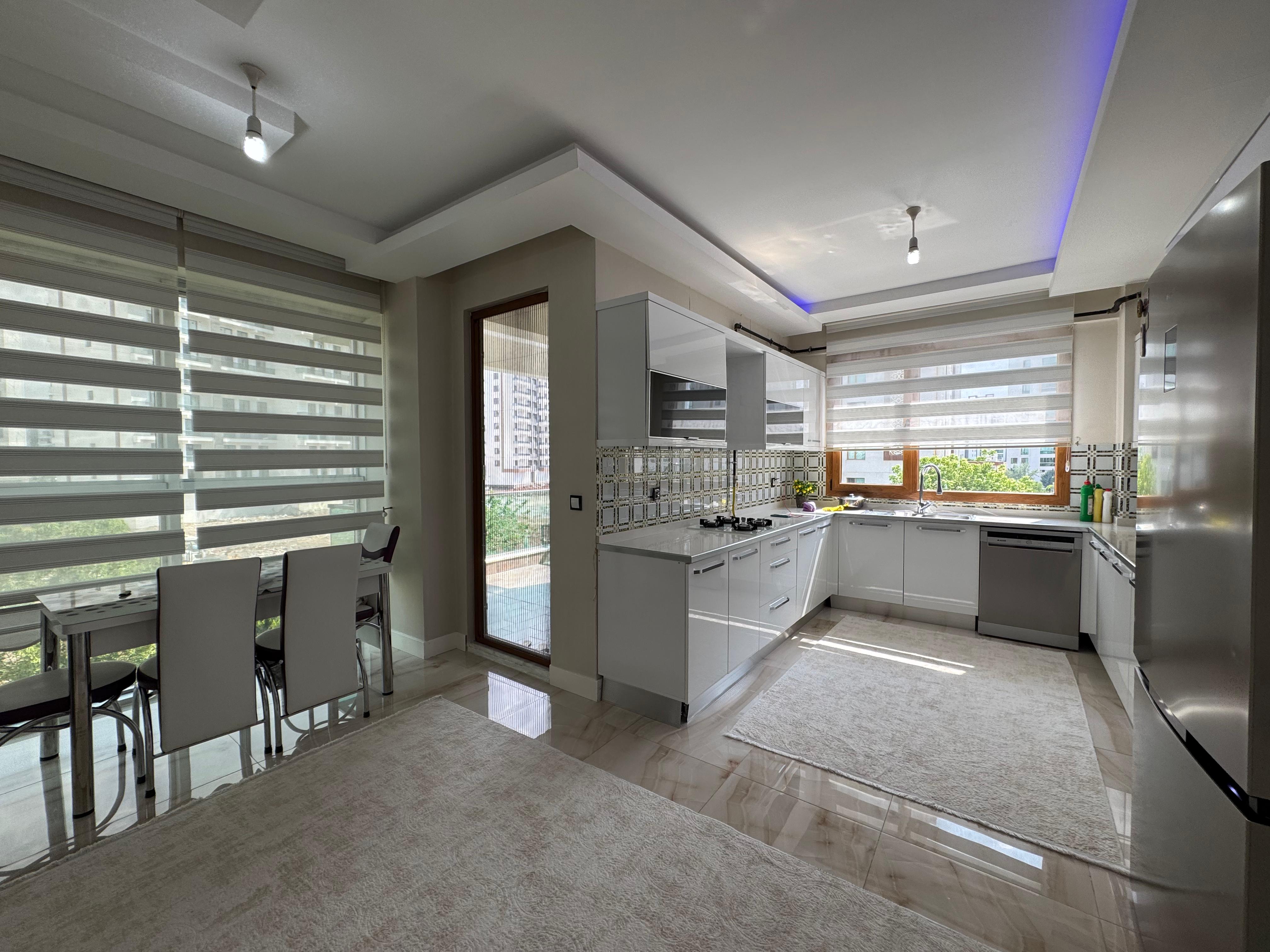 MAŞTFROŞDA 3,5+1 LÜKS DAİRE 