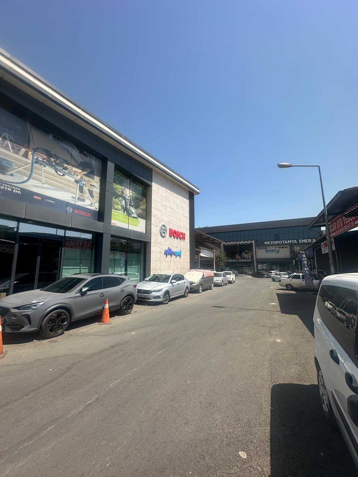 SEYRANTEPE 1.SANAYİDE İŞLEK LOKASYONDA ASMA KATLI 65 M2 SATILIK DÜKKAN