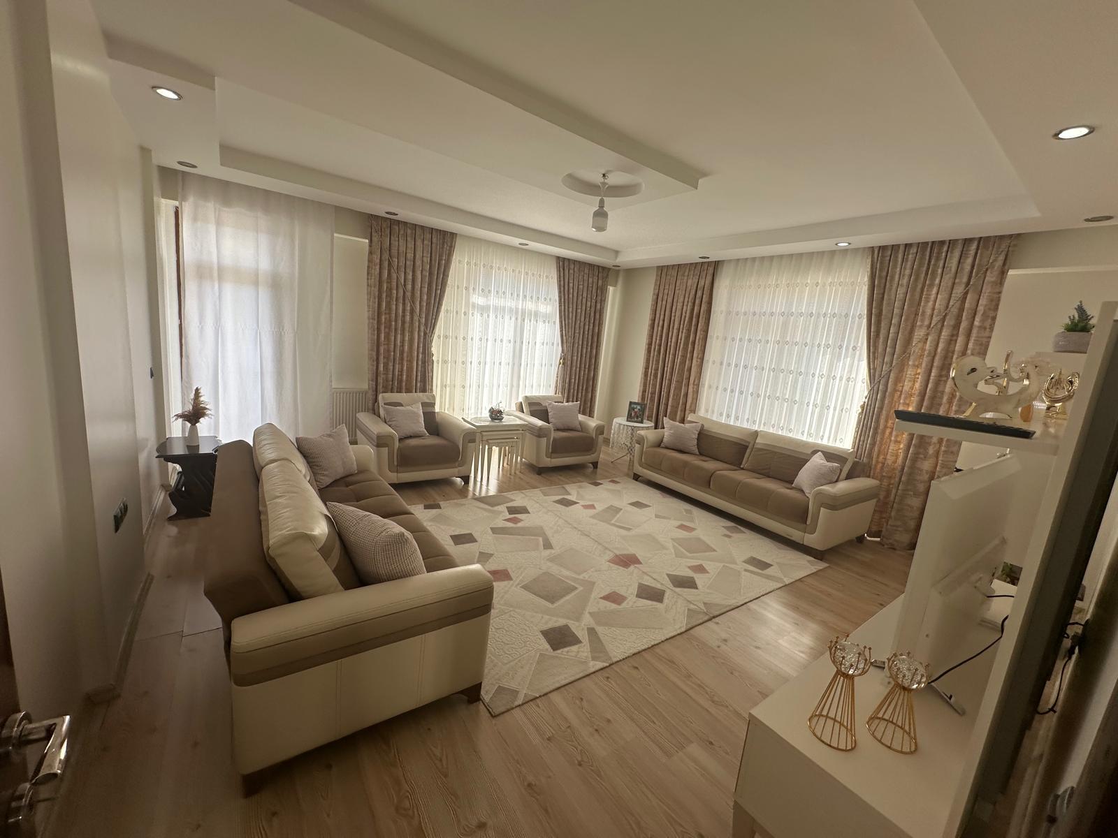 RADİSON OTEL ARKASINDA SATILIK ARA KAT DAİRE