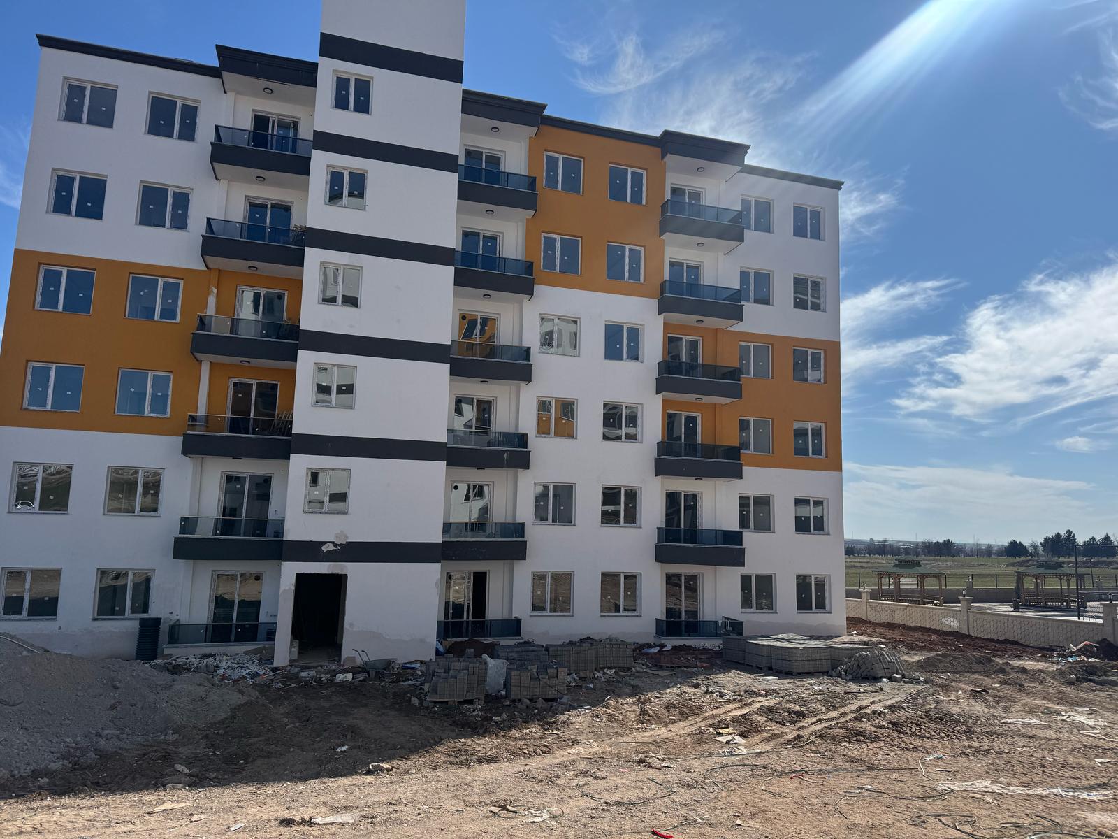 TEKNO KENT ARKASINDA  İNŞAATTEN 2+1 SATILIK DAİRE