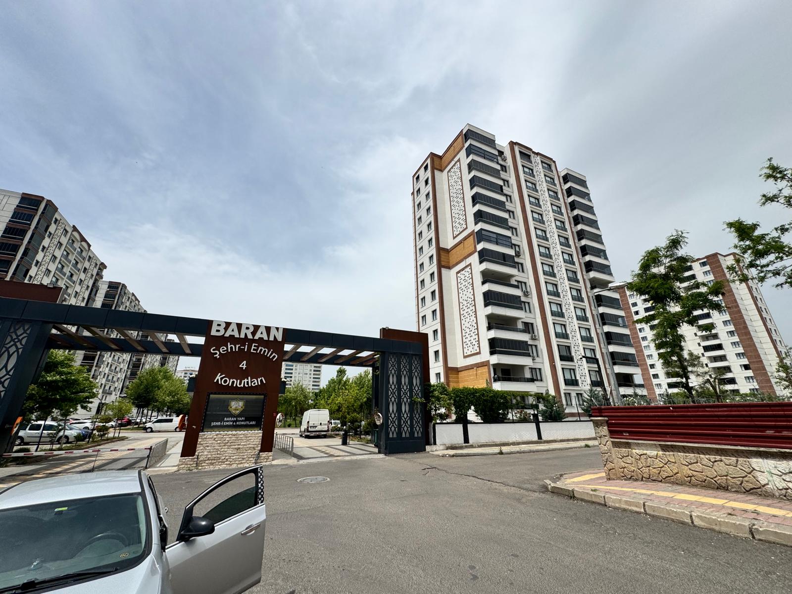  STADYUM YOLU ÜSTÜ   50LİK YOLDA  4.5 +1  ODA LÜKS DAİRE
