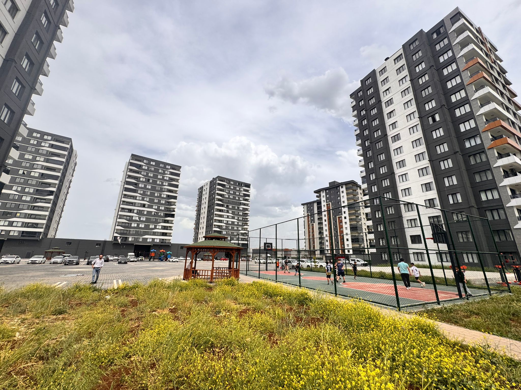 WİNSTOWN AVM AŞAĞISI ELAZIĞ CADDESİNDE HAVUZLU 2+1 KİRALIK DAİRE