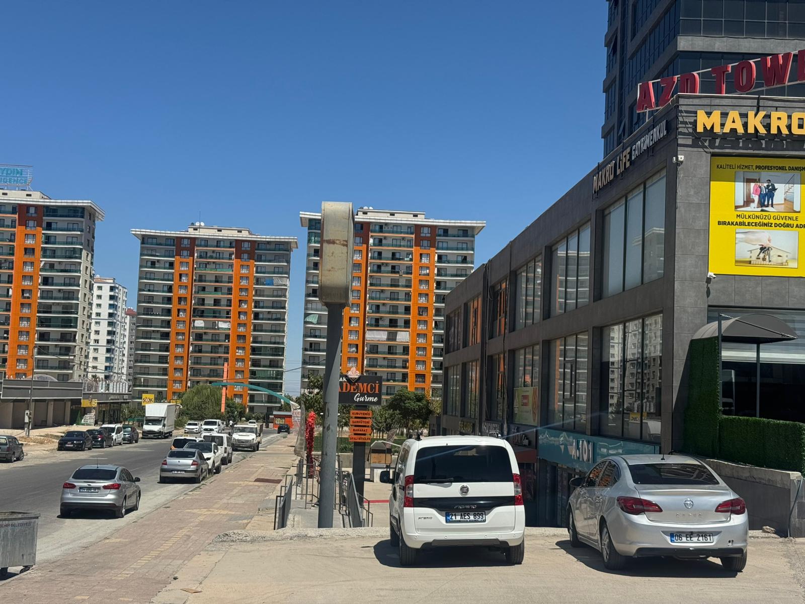 FABRİKA MAHALLESİ CADDE ÜSTÜNDE BÜYÜK 2+1 SATILIK DAİRE
