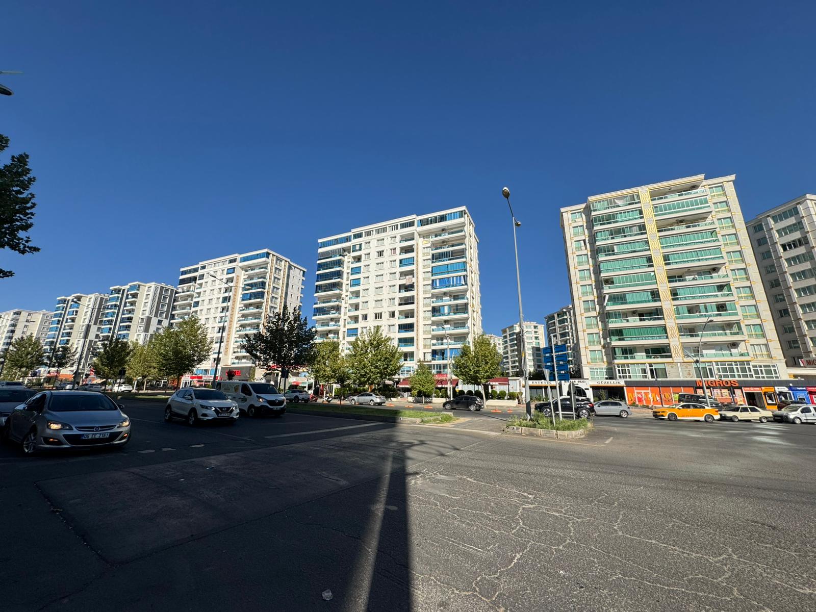 KAYAPINAR 50 METRE YOL CADDE ÜSTÜNDE 4+1 LÜKS DAİRE