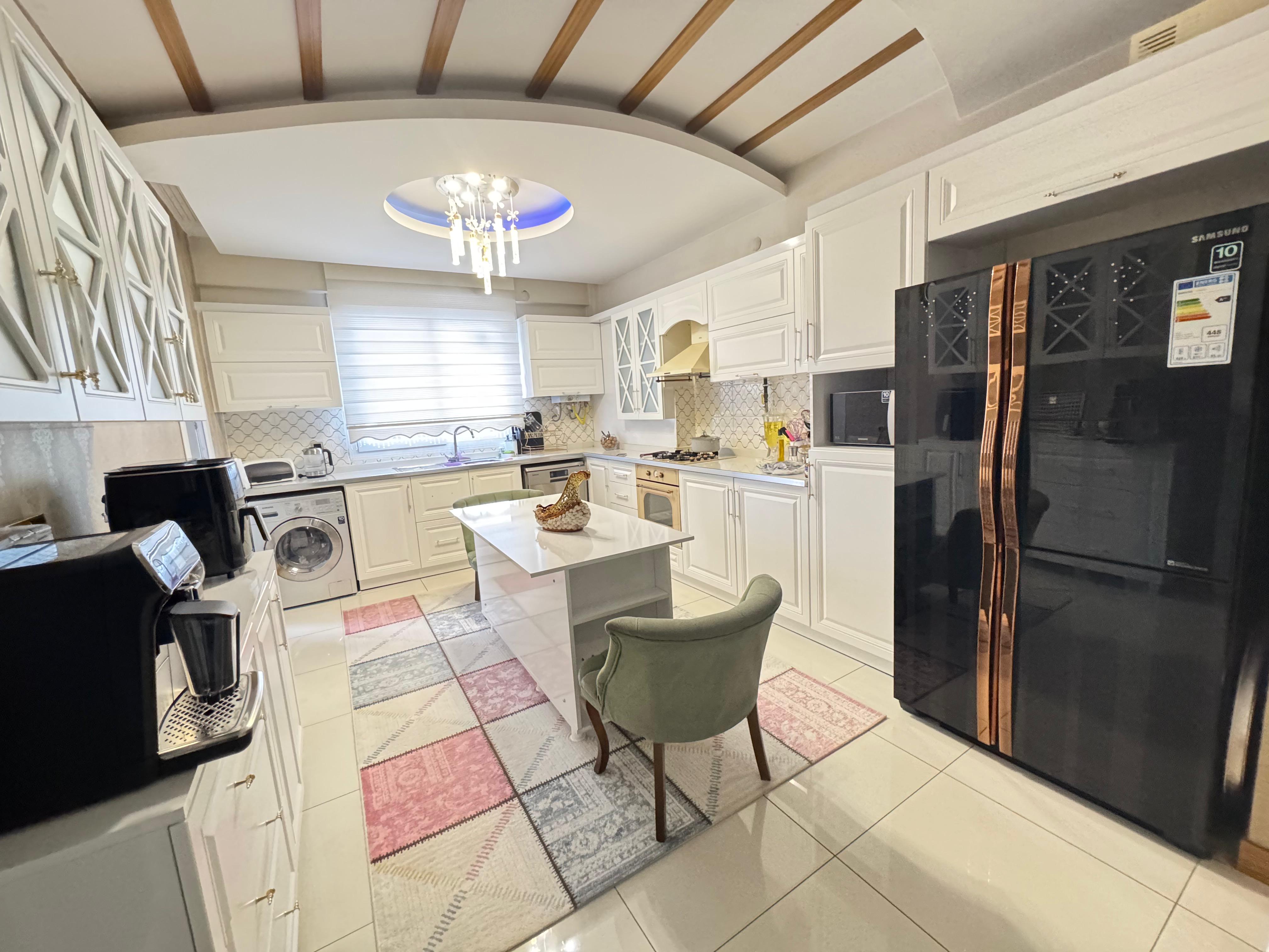 LUNAPARK CİVARINDA SATILIK 4+1 FERAH DAİRE