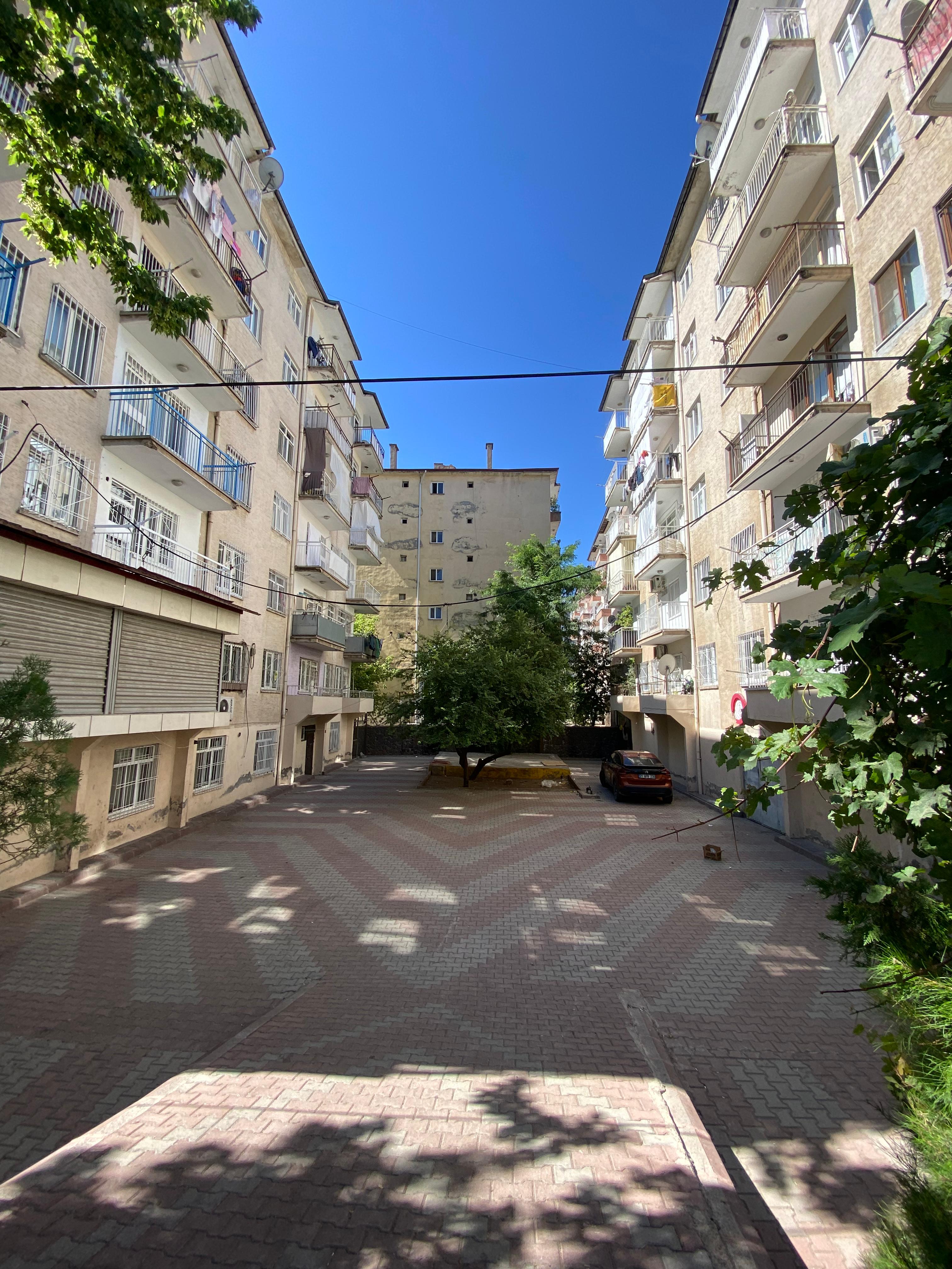 BAĞLAR 5 NİSAN MAH KOOPERATİF DAİRE 