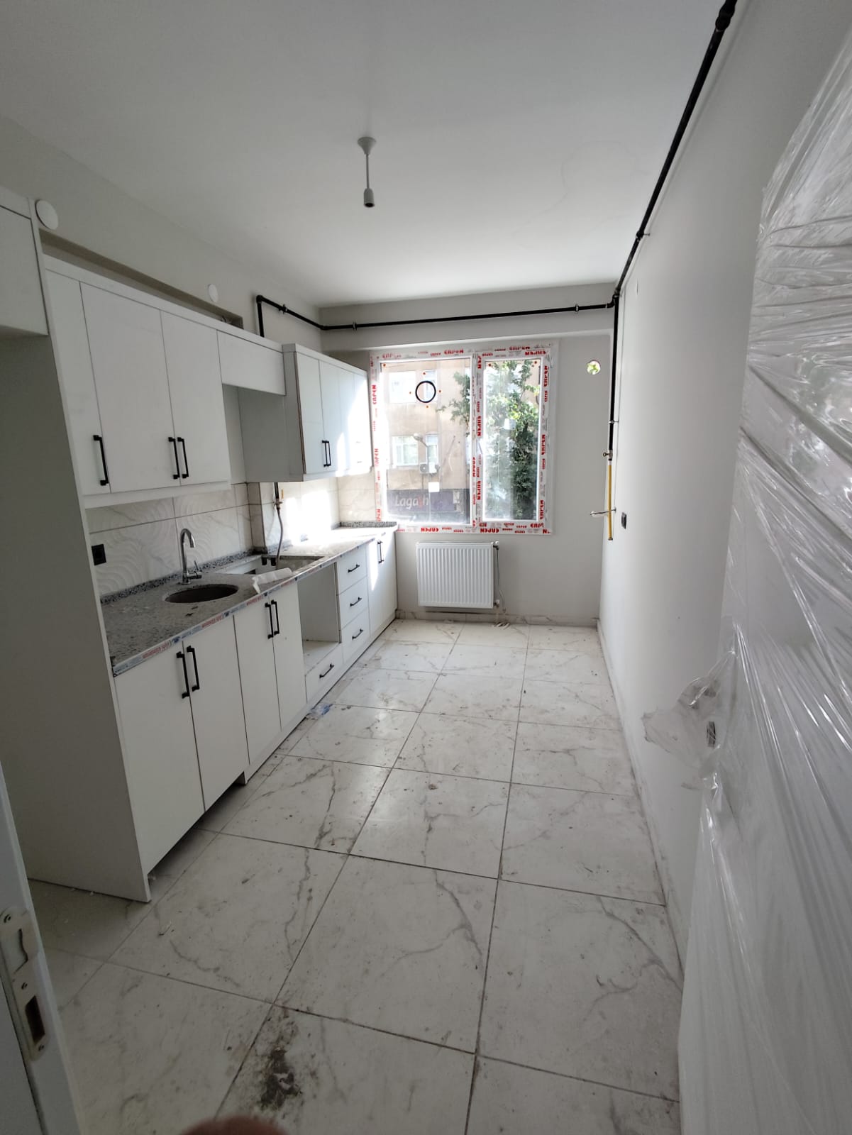 OFİSTE  KİRALIK SIFIR DAİRE