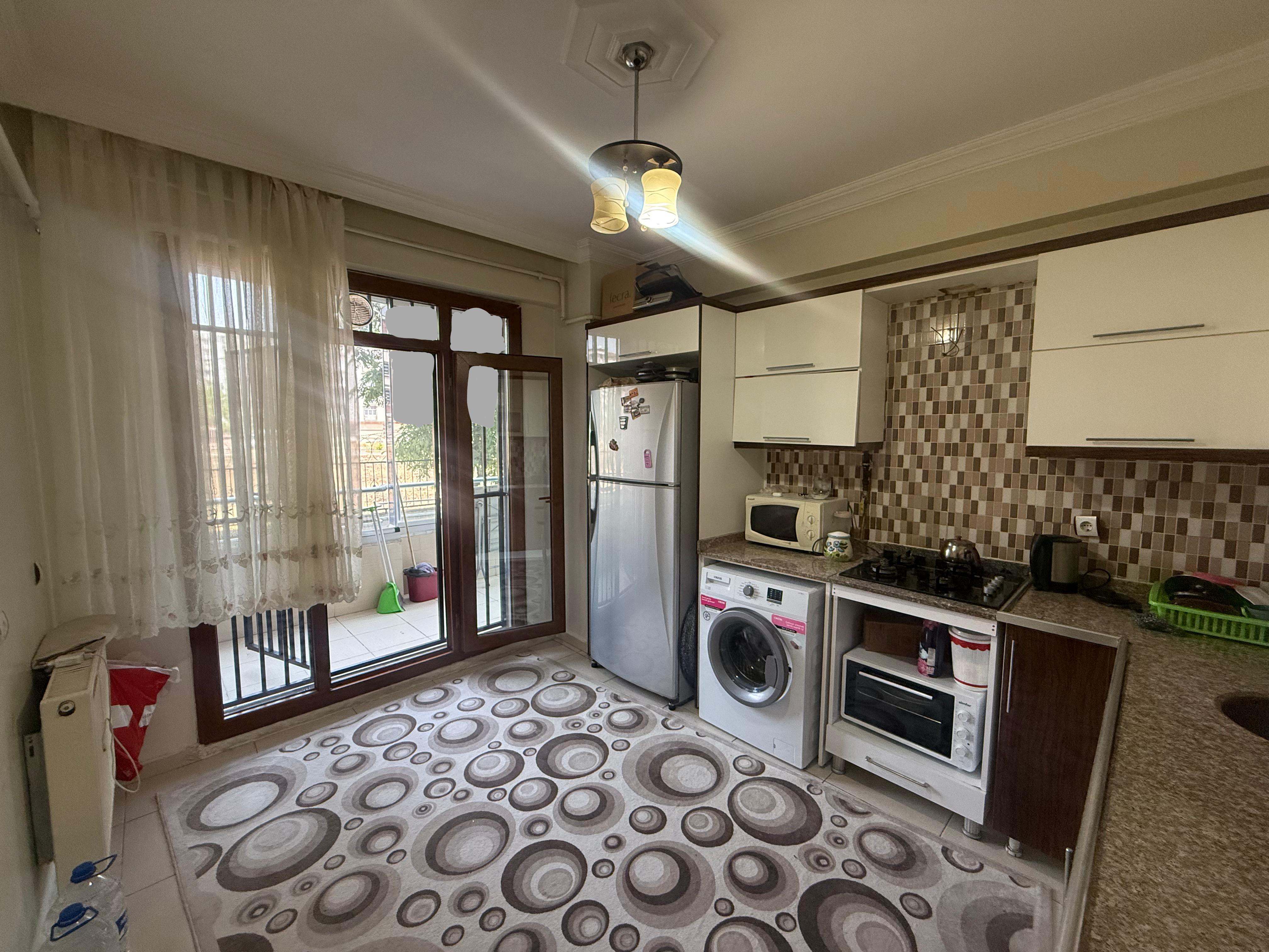 BAĞCILAR'DA BÜYÜK 1+1 SATILIK DAİRE