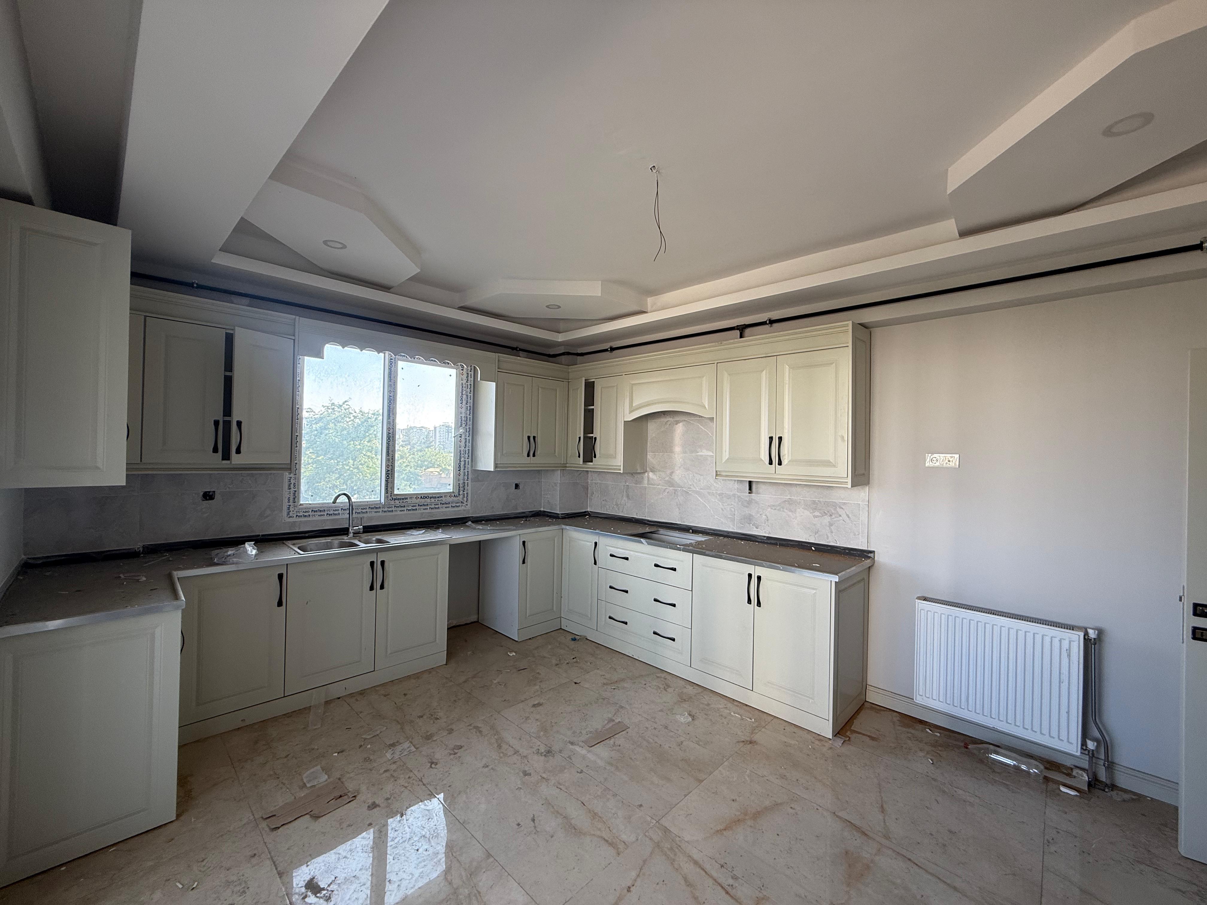 ADLİ TIP ARKASI SATILIK 4+1 SIFIR DAİRE