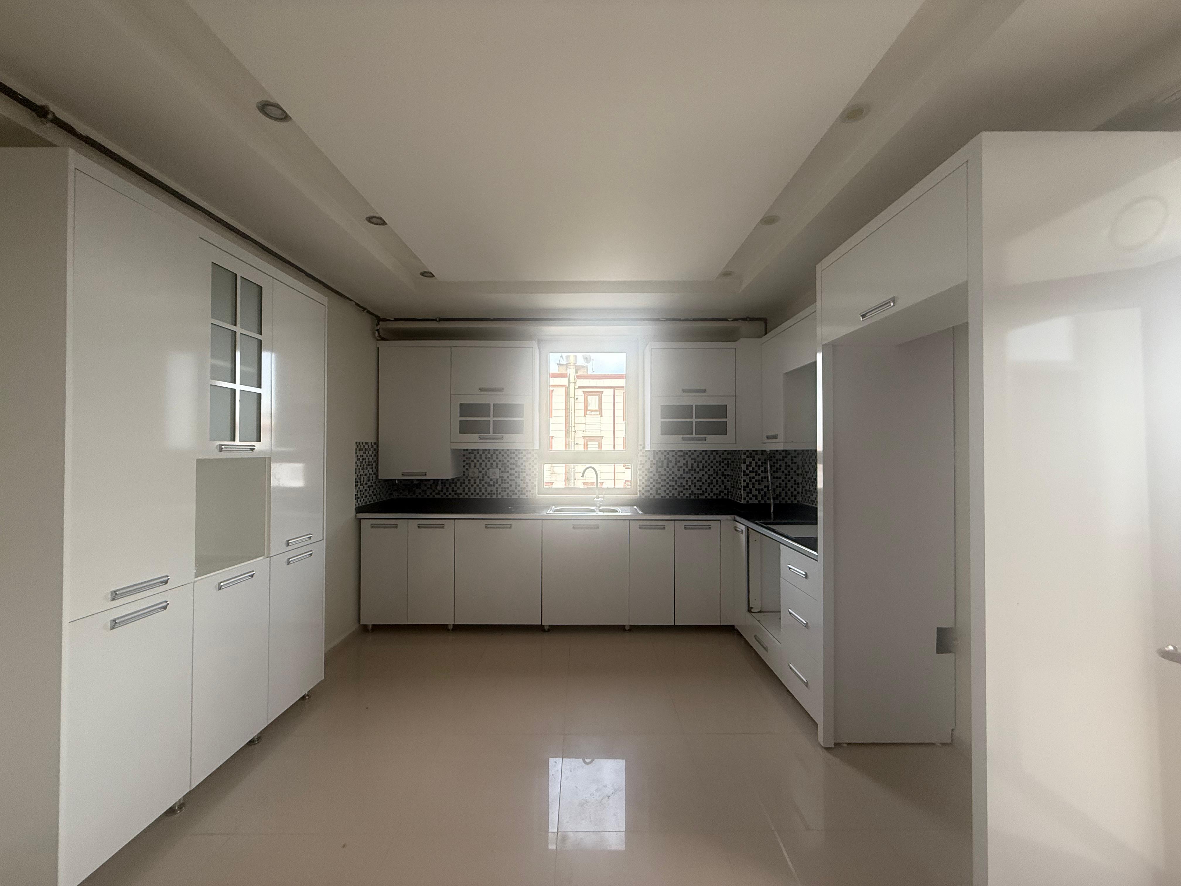 RADİSSON  ARKASI SATILIK 4+1 FIRSAT DAİRE