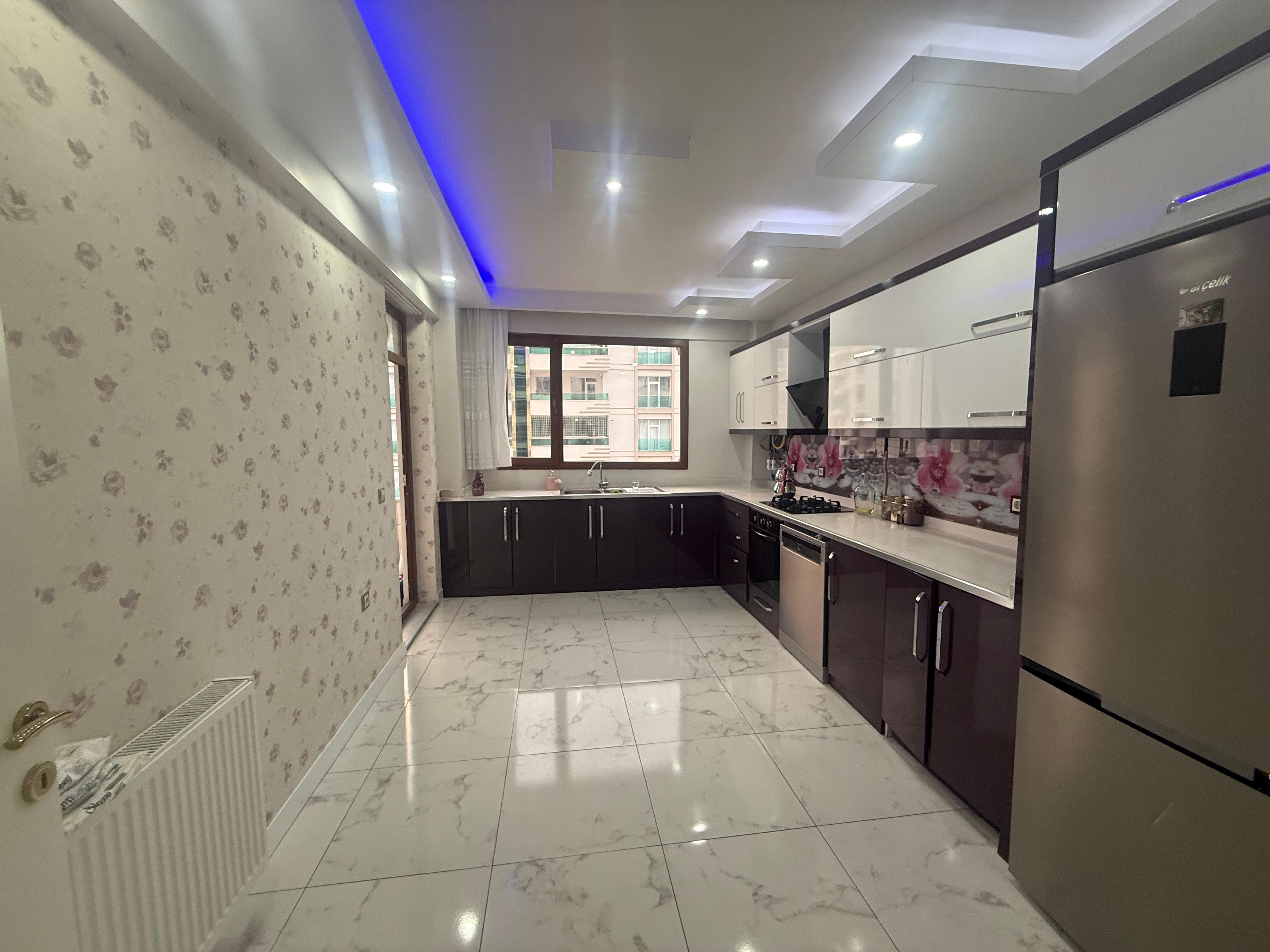 ARAM TİGRAN CADDESİNDE HAASARSIZ 3+1 DAİRE