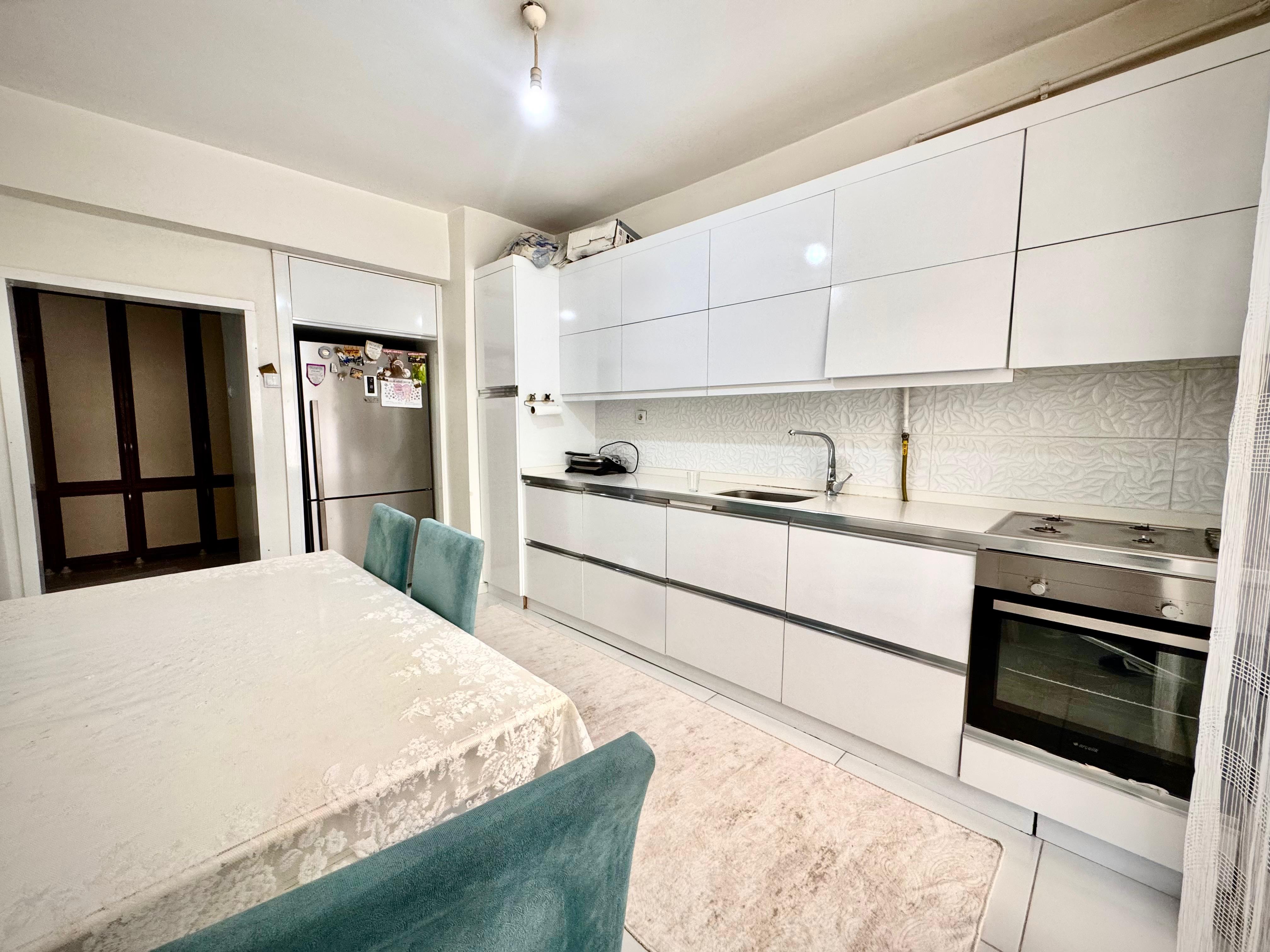 BAĞCILAR ZÜMRÜTKENTTE SATILIK 3+1 FIRSAT DAİRE!