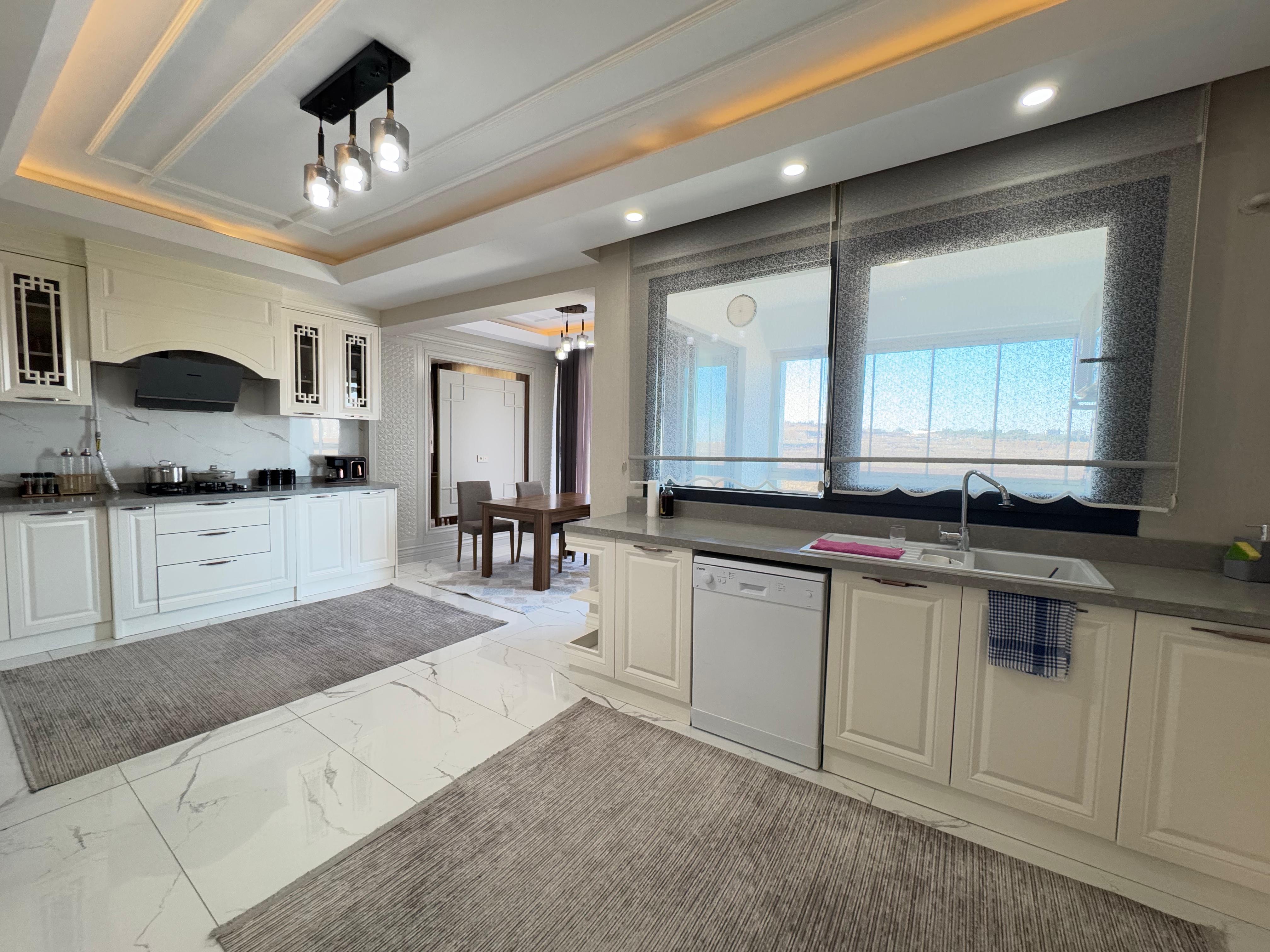 KAYAPINARDA SATILIK 3.5+1 ULTRA LÜX GENİŞ DAİRE!  