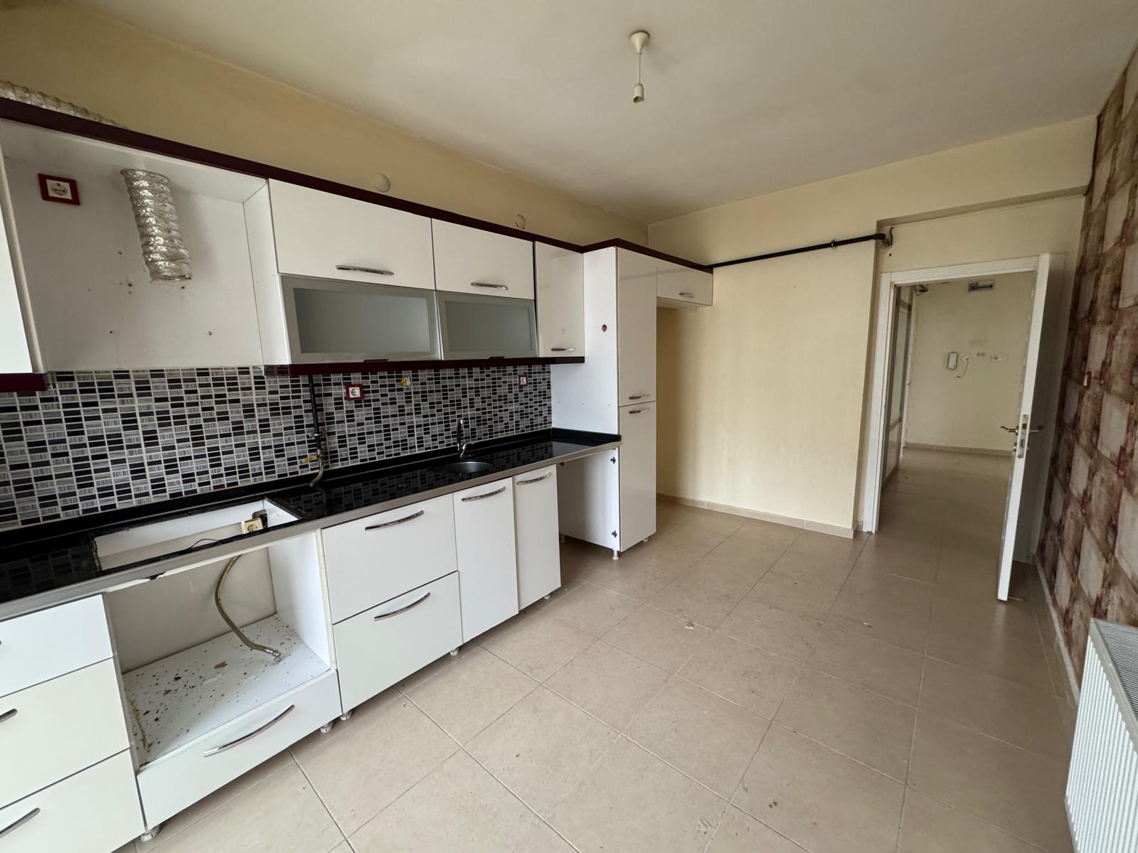 BAĞCILARDA ZANA ARKASI SATILIK 3+1 DAİRE FIRSATI!!!