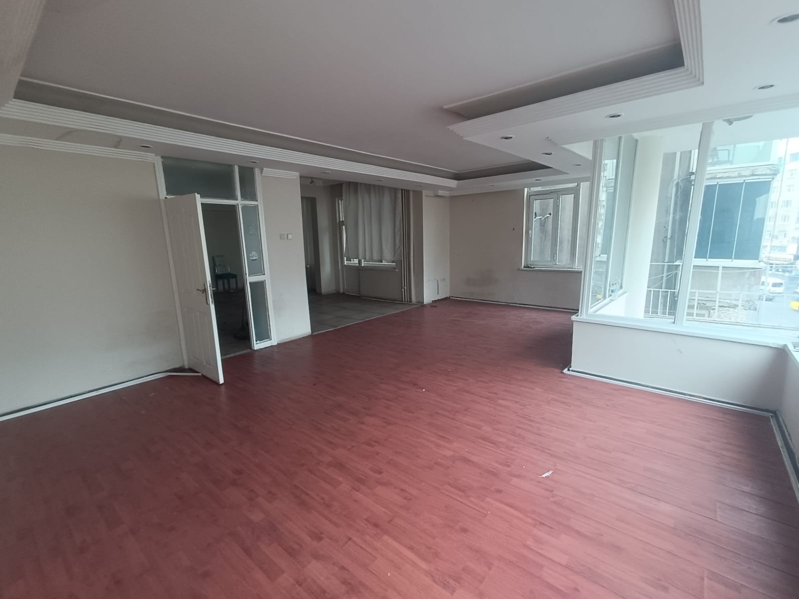 OFİS KASAPLAR CADDESİNDE KİRALIK 3+1 BÜRO  İŞ YERİ