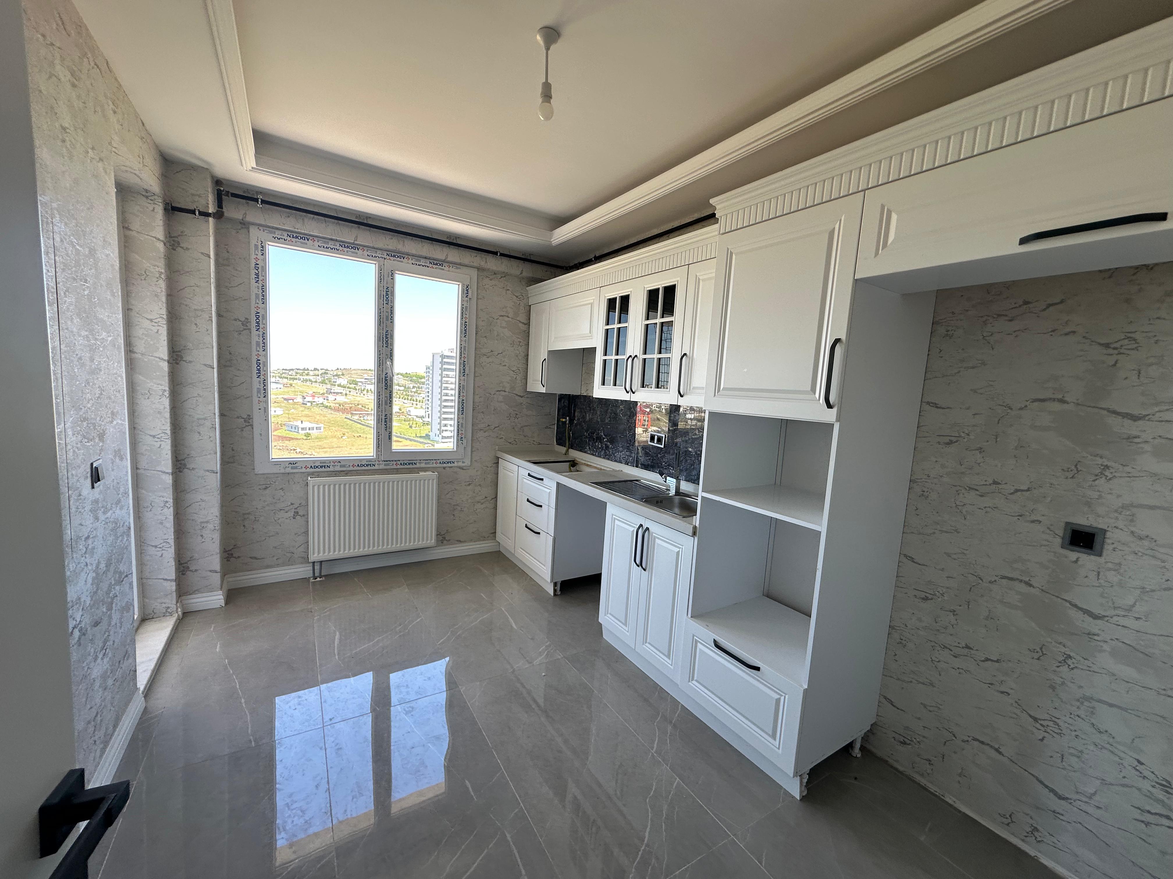 KAYAPINAR STAD YANI SATILIK ULTRA LÜX 2+1 DAİRE